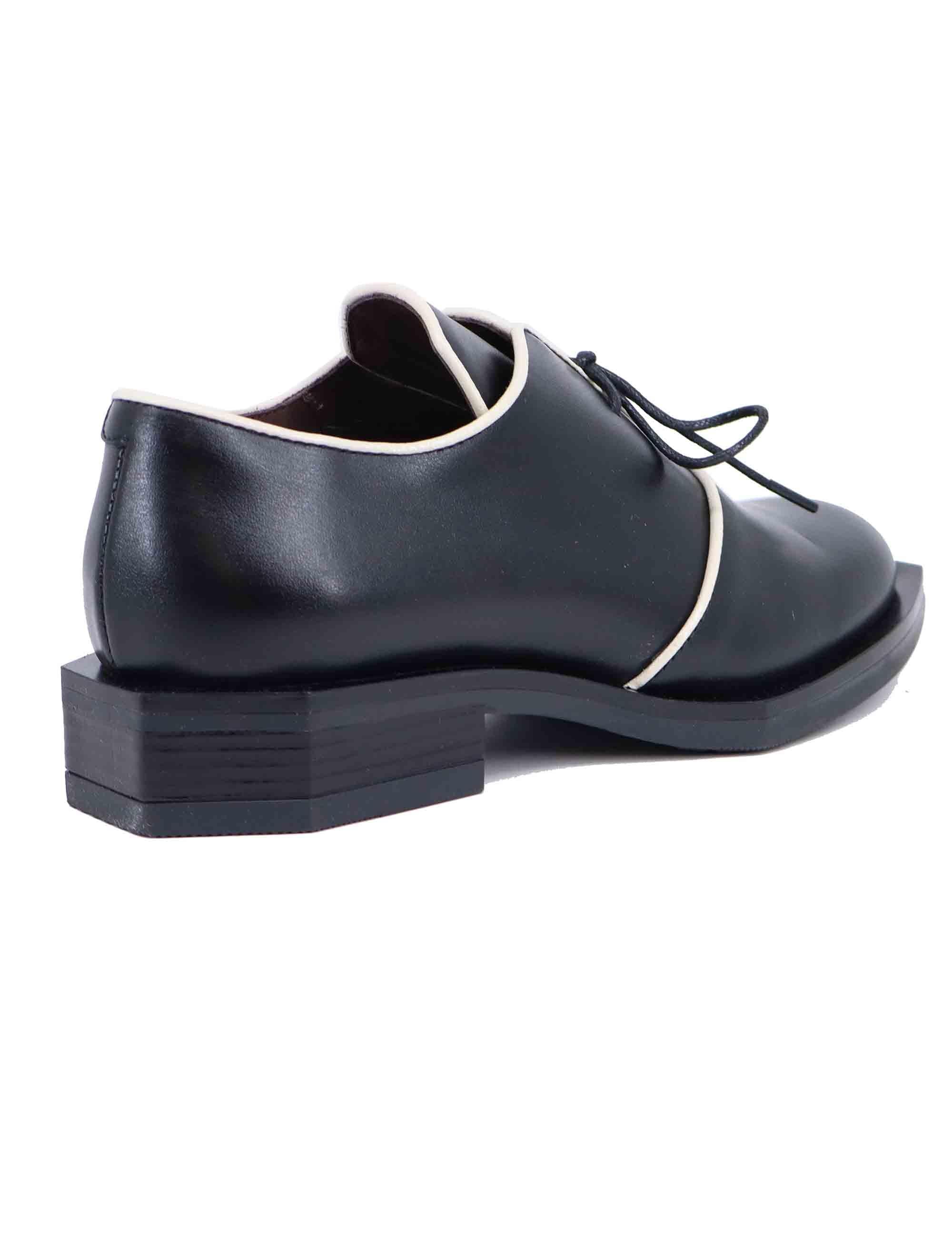 Stringate donna in pelle nera con profili a contrasto K32-1L 001 Le Bohemien 