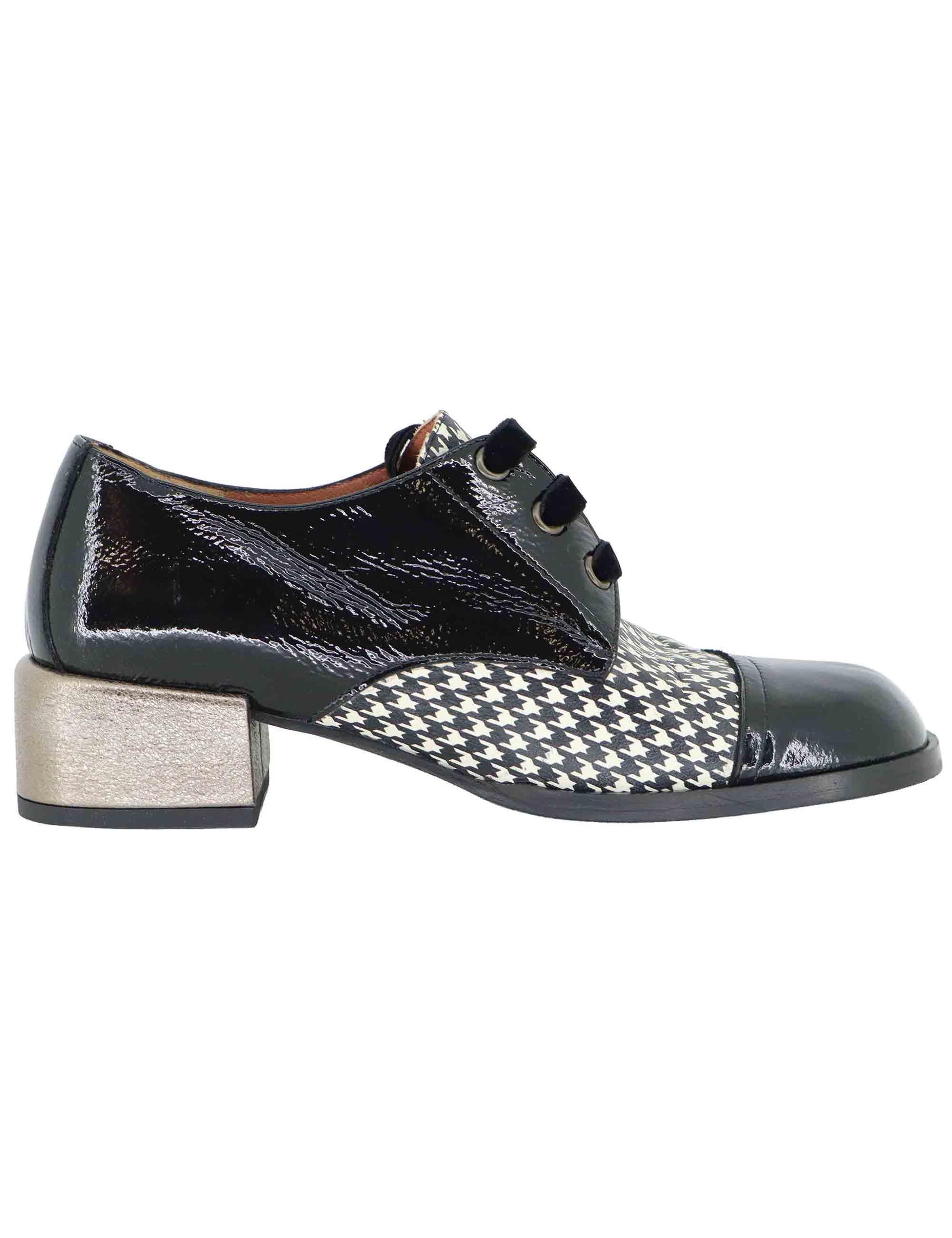 Stringate donna in pelle nera con tacco basso oro 9532GL 001 Les Venues 
