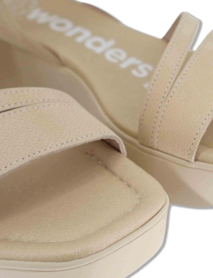 Sandali donna in pelle beige con cinturino alla caviglia e zeppa in gomma B-1001 020 Wonders 