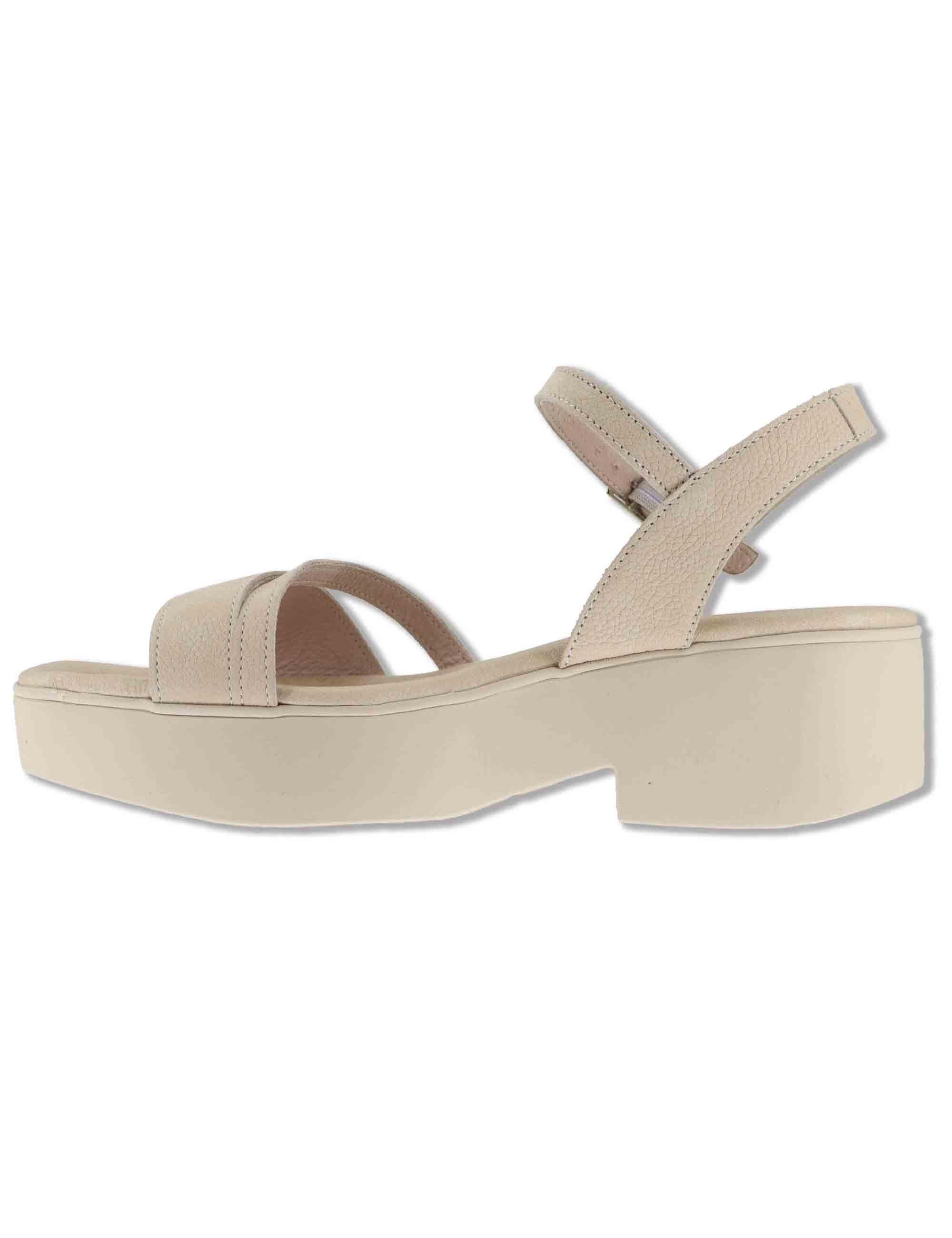 Sandali donna in pelle beige con cinturino alla caviglia e zeppa in gomma B-1001 020 Wonders 