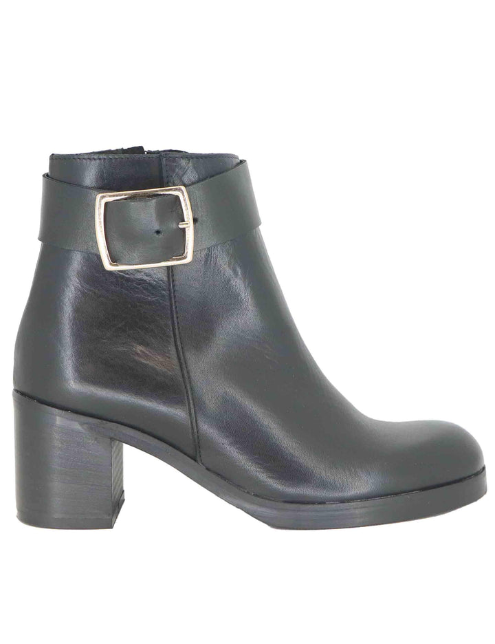Stivaletti donna in pelle nera con cinturino e fibbia oro con tacco medio SPTR2002 001 Spatarella 