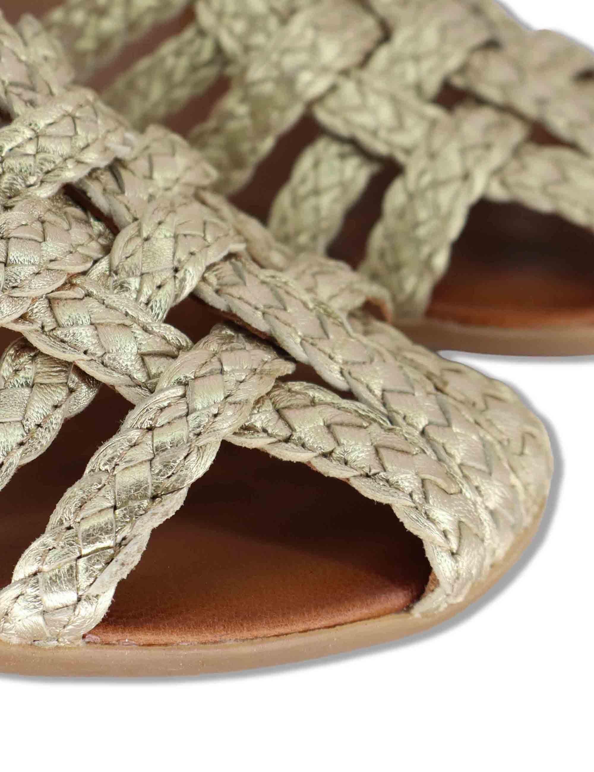 Sandali bassi donna in pelle intrecciata oro con cinturino alla caviglia WD314R63 500134 Vueva 