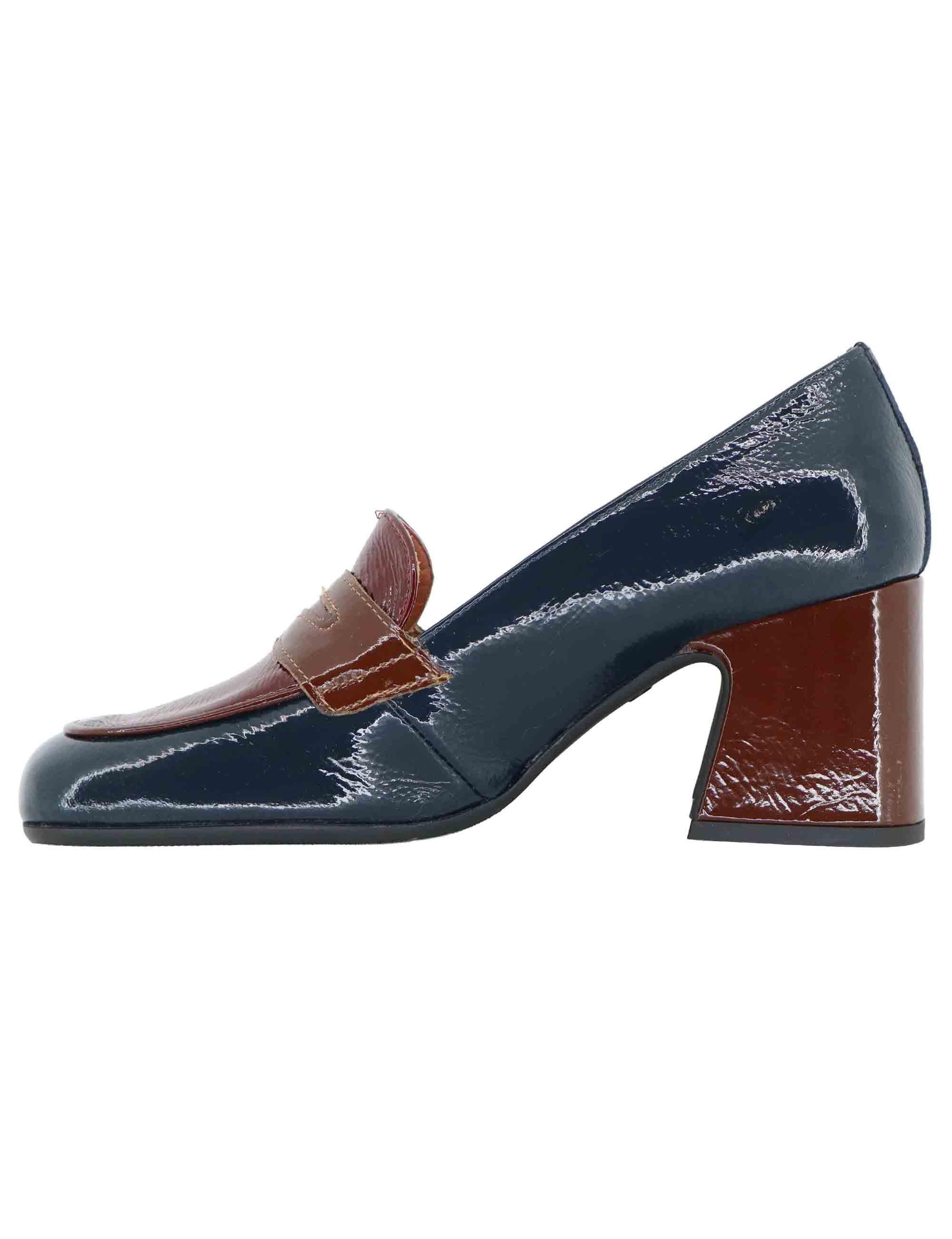 Mocassini donna in vernice blu e bordeaux con tacco medio 5102Z 016 Les Venues 