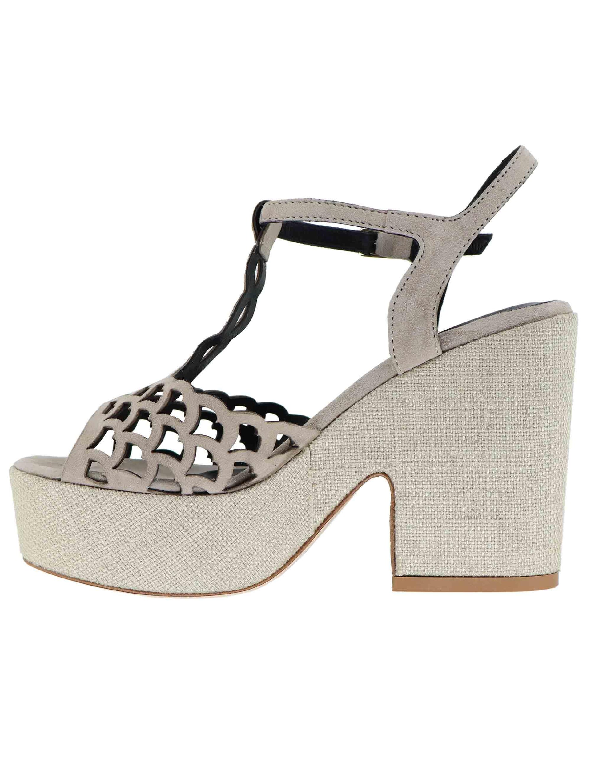 Sandali donna in camoscio taupe con zeppa alta DS2544 032 L'Arianna 