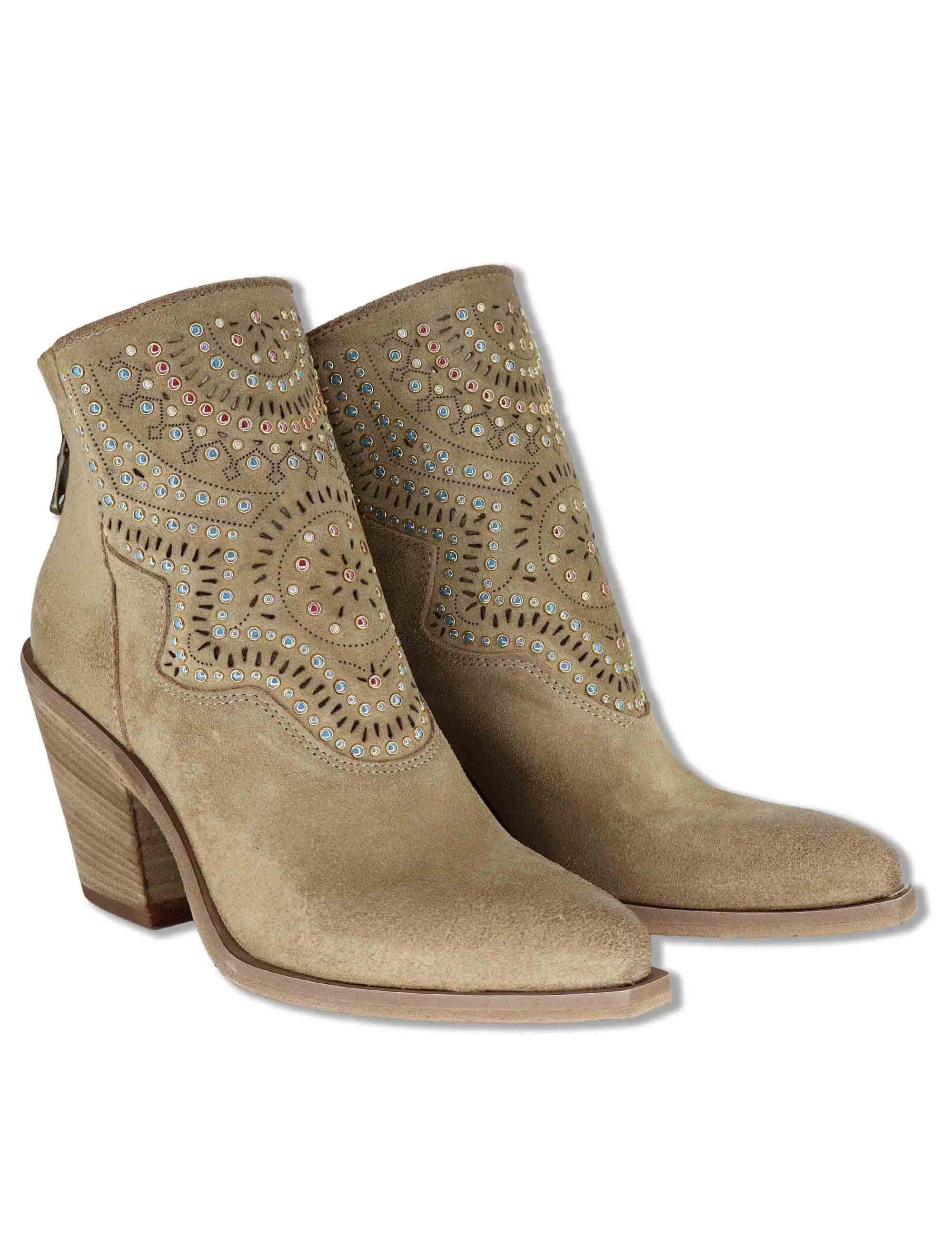 Stivaletti texani donna in camoscio taupe con borchie e tacco alto SPXD2403 029 Spatarella 