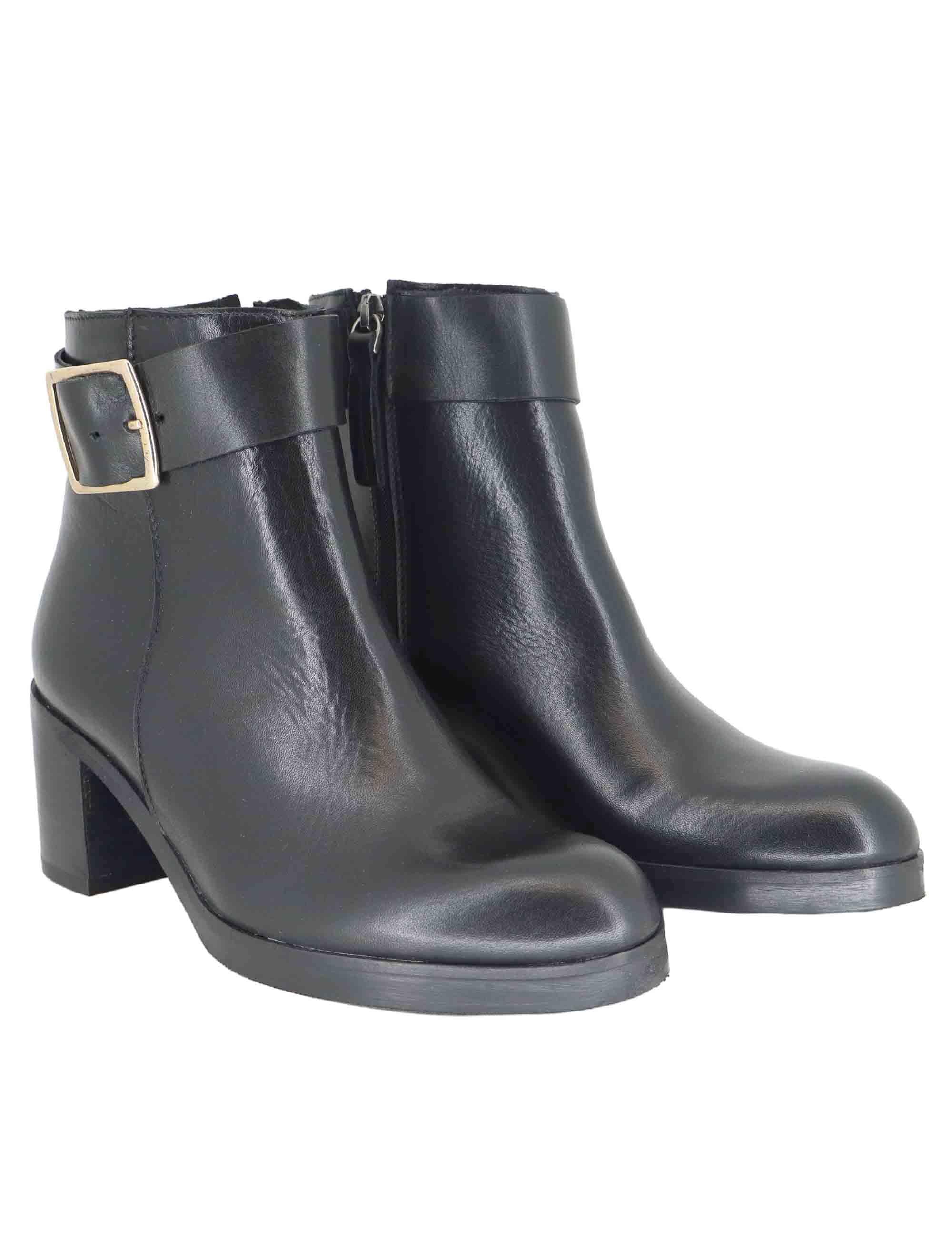 Stivaletti donna in pelle nera con cinturino e fibbia oro con tacco medio SPTR2002 001 Spatarella 