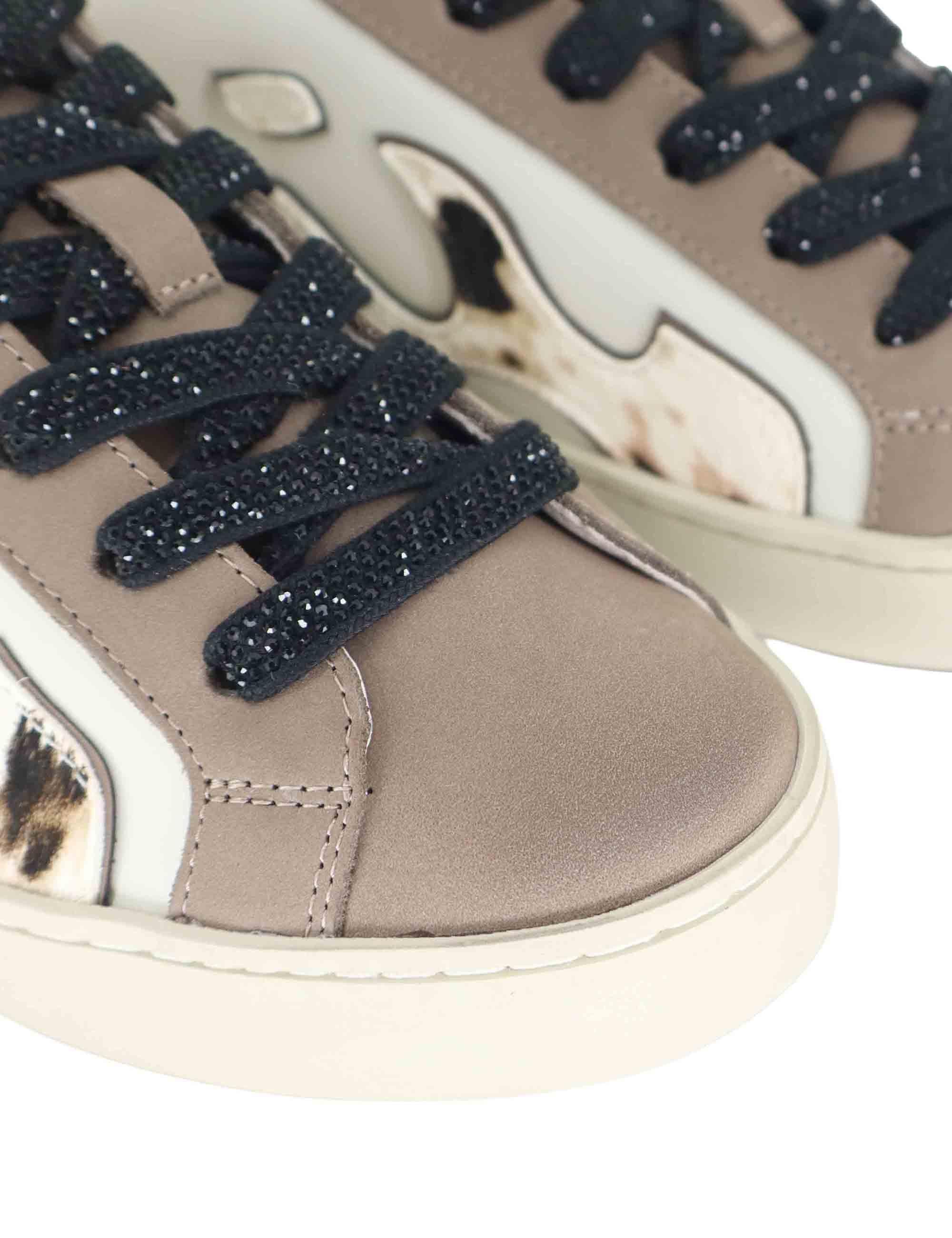 Sneakers donna in pelle off white con logo animalier D0196S10 95 Gamin 