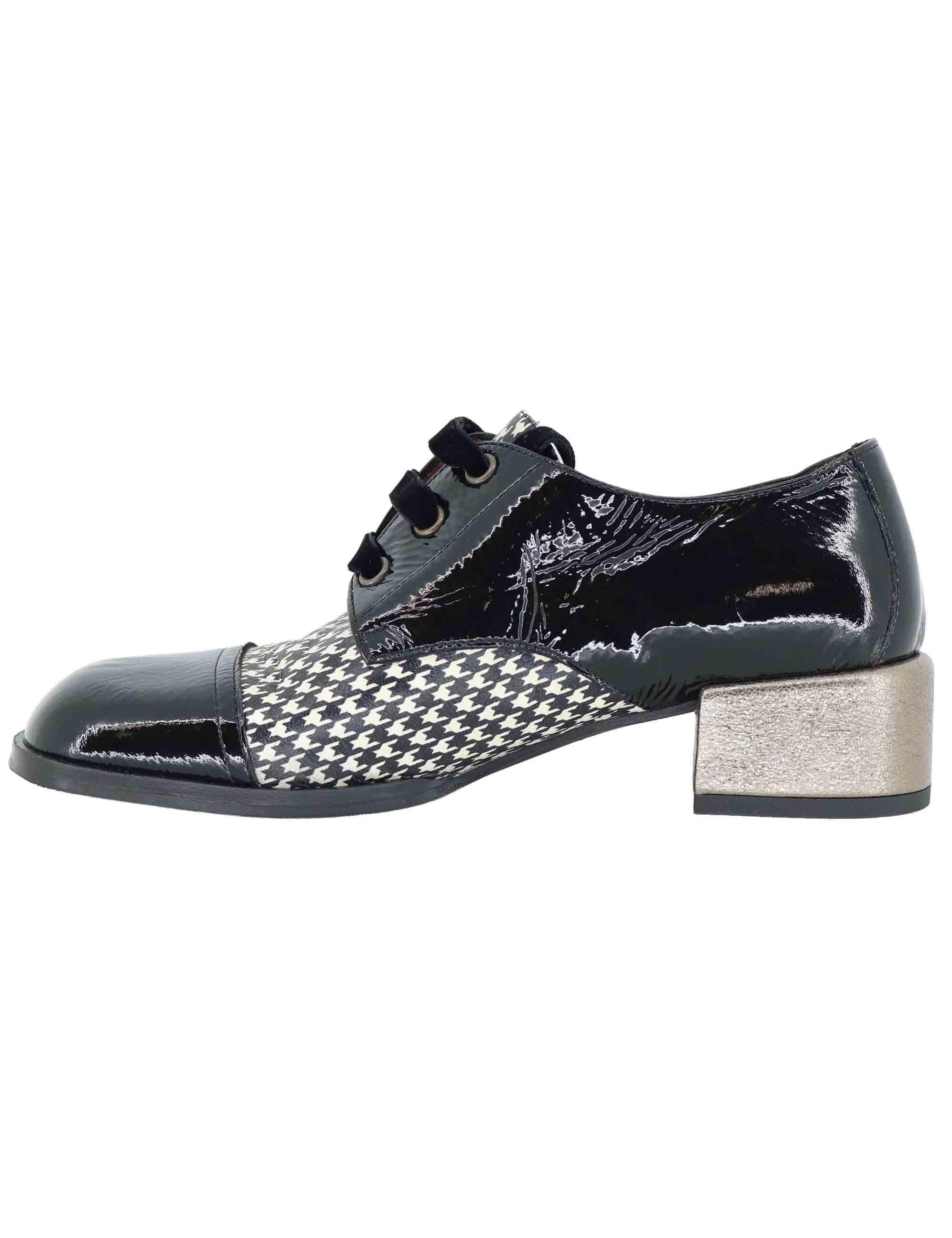 Stringate donna in pelle nera con tacco basso oro 9532GL 001 Les Venues 