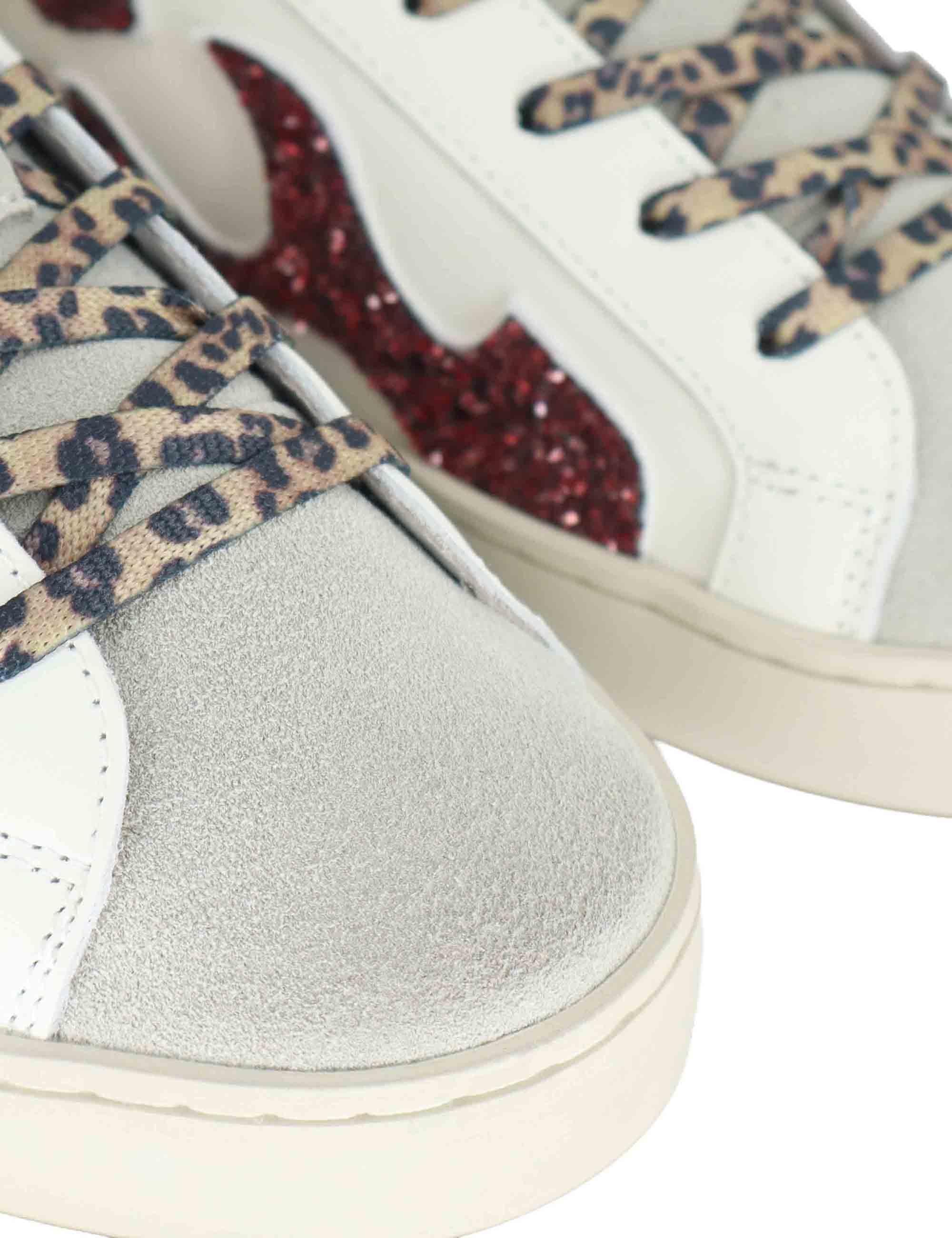 Sneakers donna in pelle bianca con logo glitter D0011S10 02 Gamin 