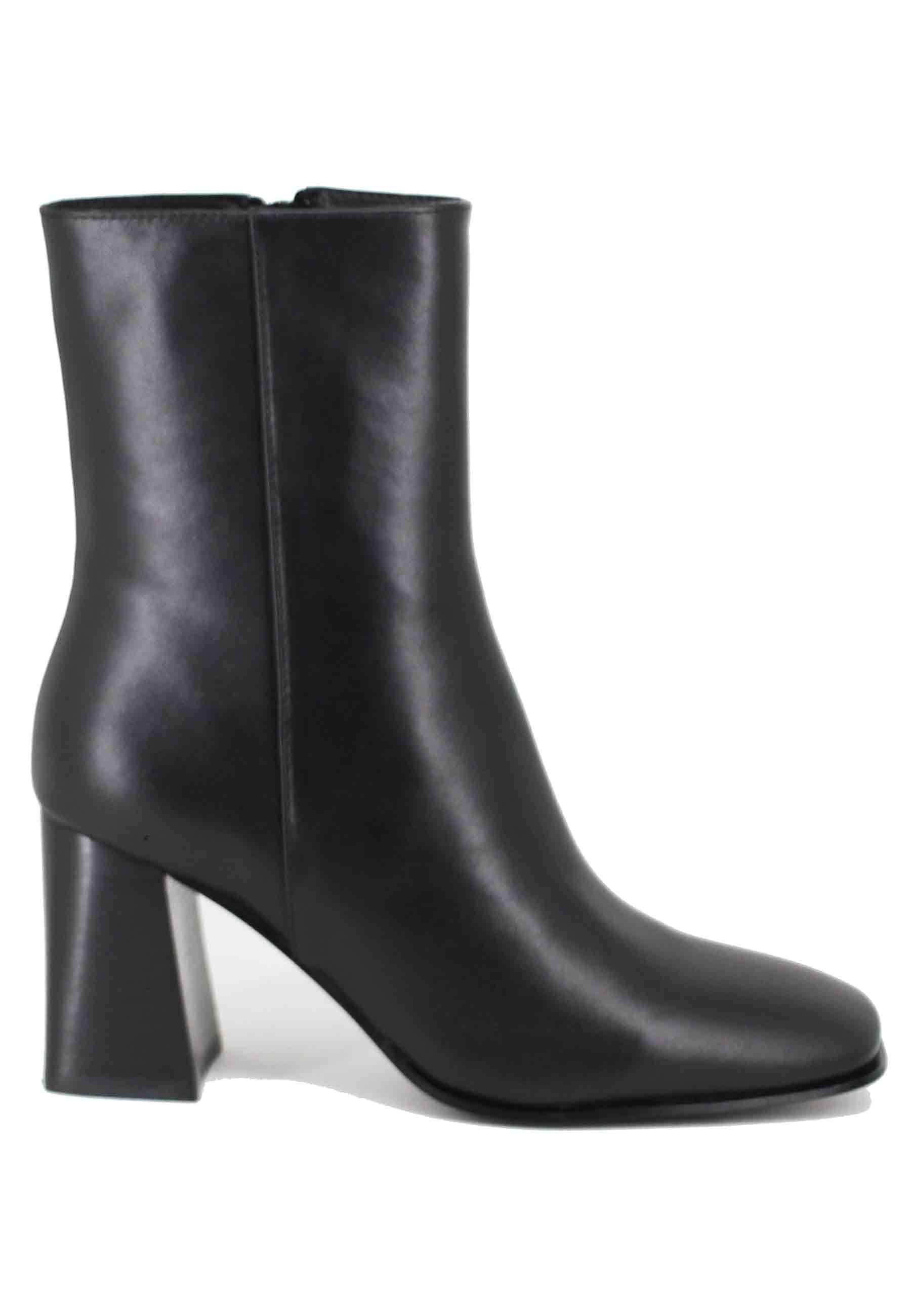Stivaletti donna in pelle nera con tacco alto e punta quadra 556T10VK 001 Bibi Lou 