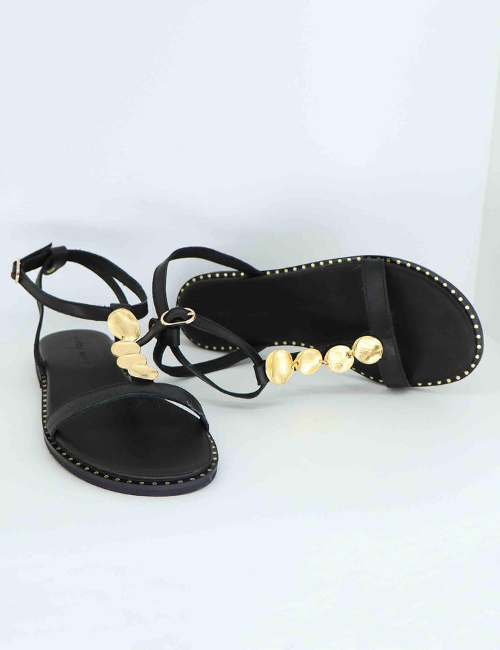 Sandali flat donna in pelle nera con medaglie oro U41005821002 582 Tsakiris Mallas 