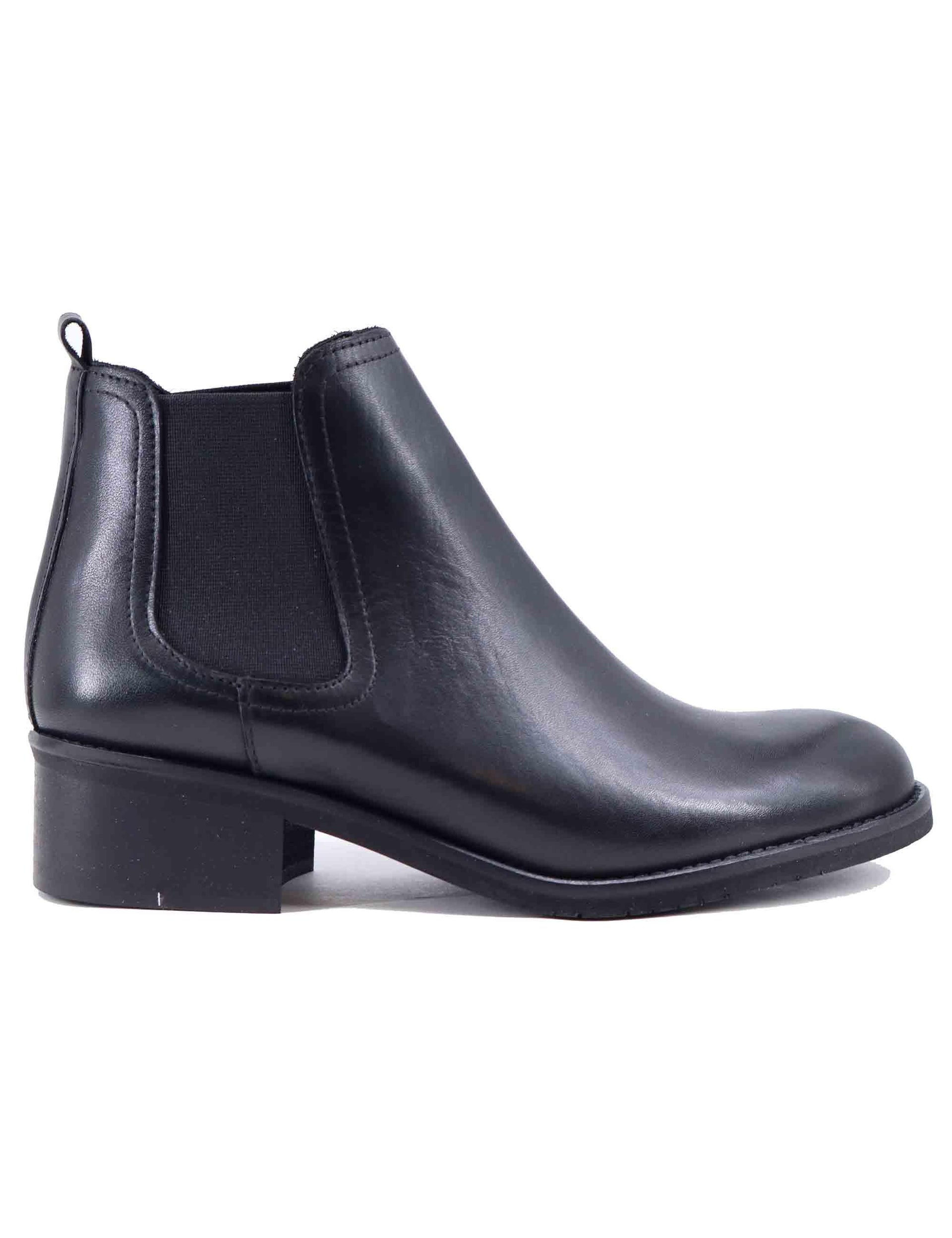 Stivaletti chelsea boot donna in pelle nera tacco basso SPTRPR1001 001 Spatarella 
