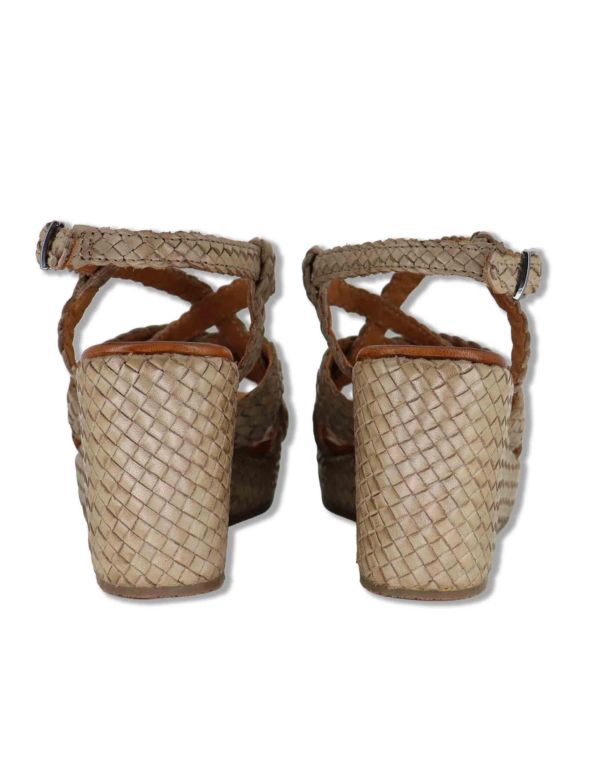 Sandali donna slingback in pelle intrecciata taupe con zeppa alta WD319R24 500022 Vueva 