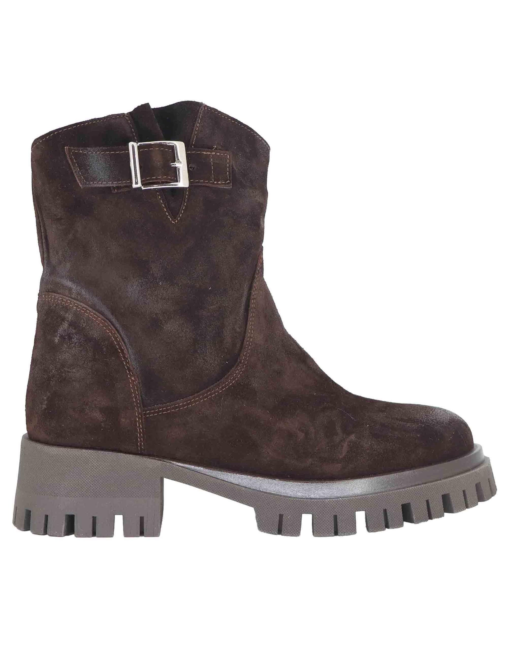 Stivaletti donna in camoscio marrone con fibbietta laterale e tacco basso SP33 014 Spatarella 
