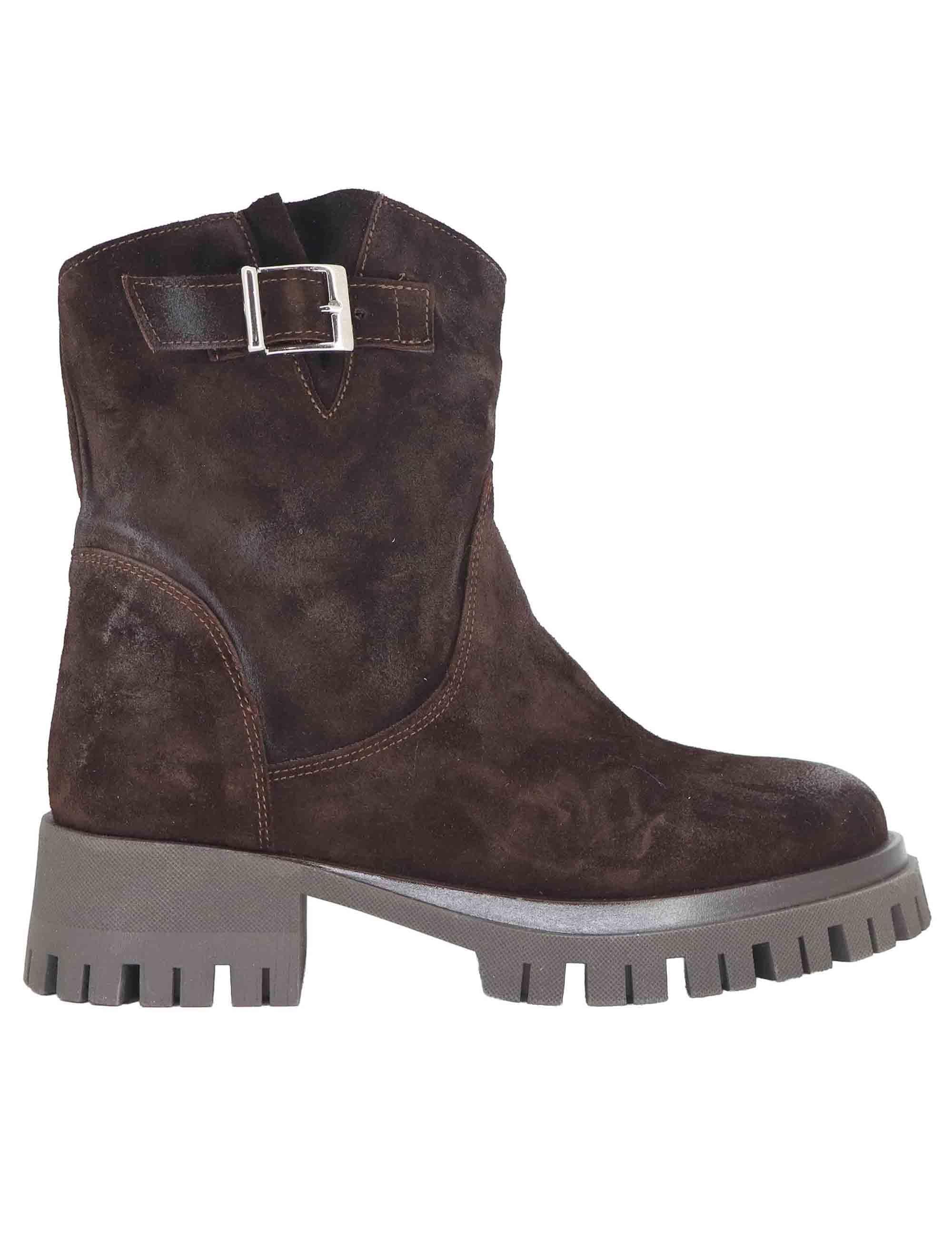 Stivaletti donna in camoscio marrone con fibbietta laterale e tacco basso SP33 014 Spatarella 