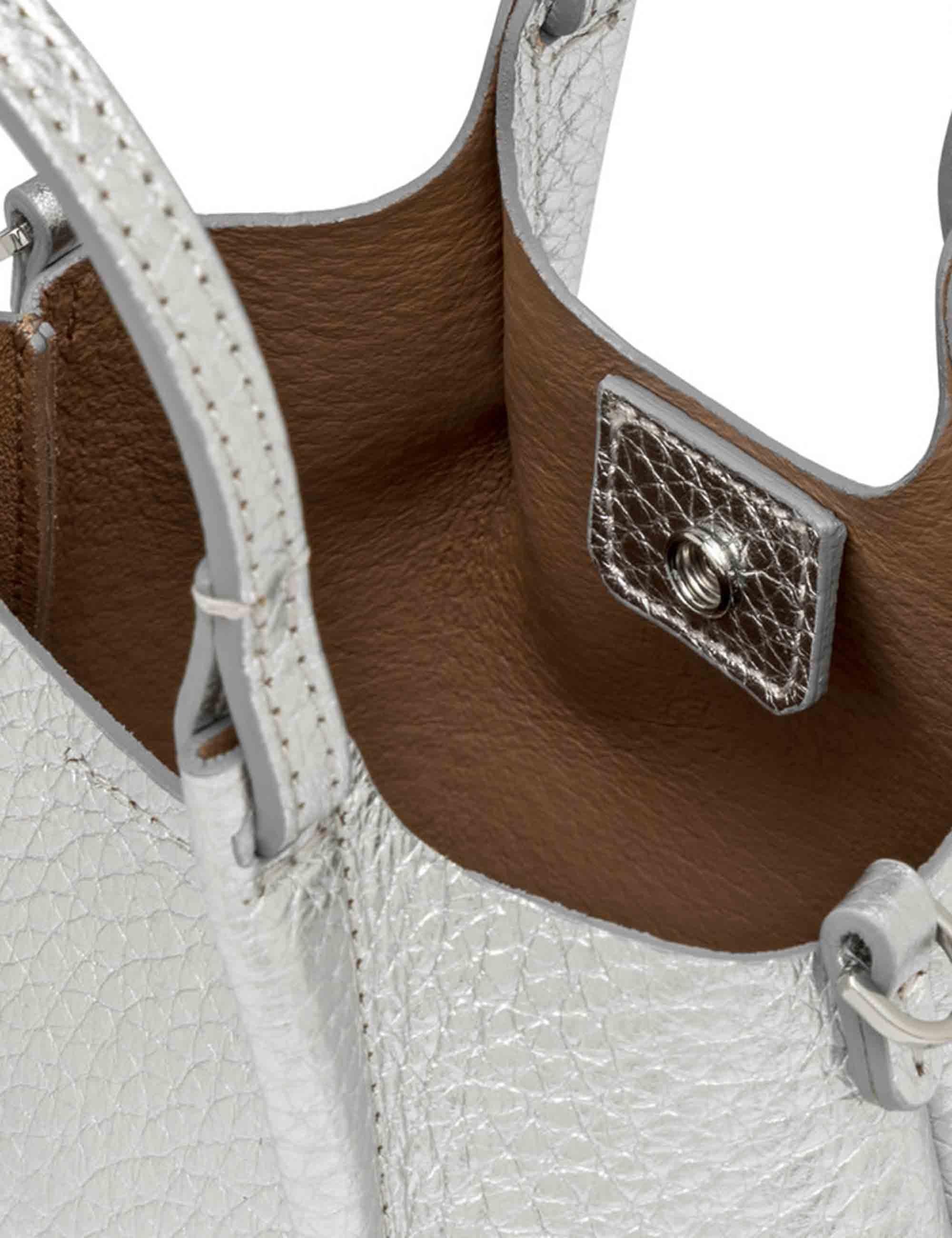 Borse donna Dua in pelle laminato argento con doppio manico e tracolla BS9718 RNGDBL T.U. 14369 Gianni Chiarini 