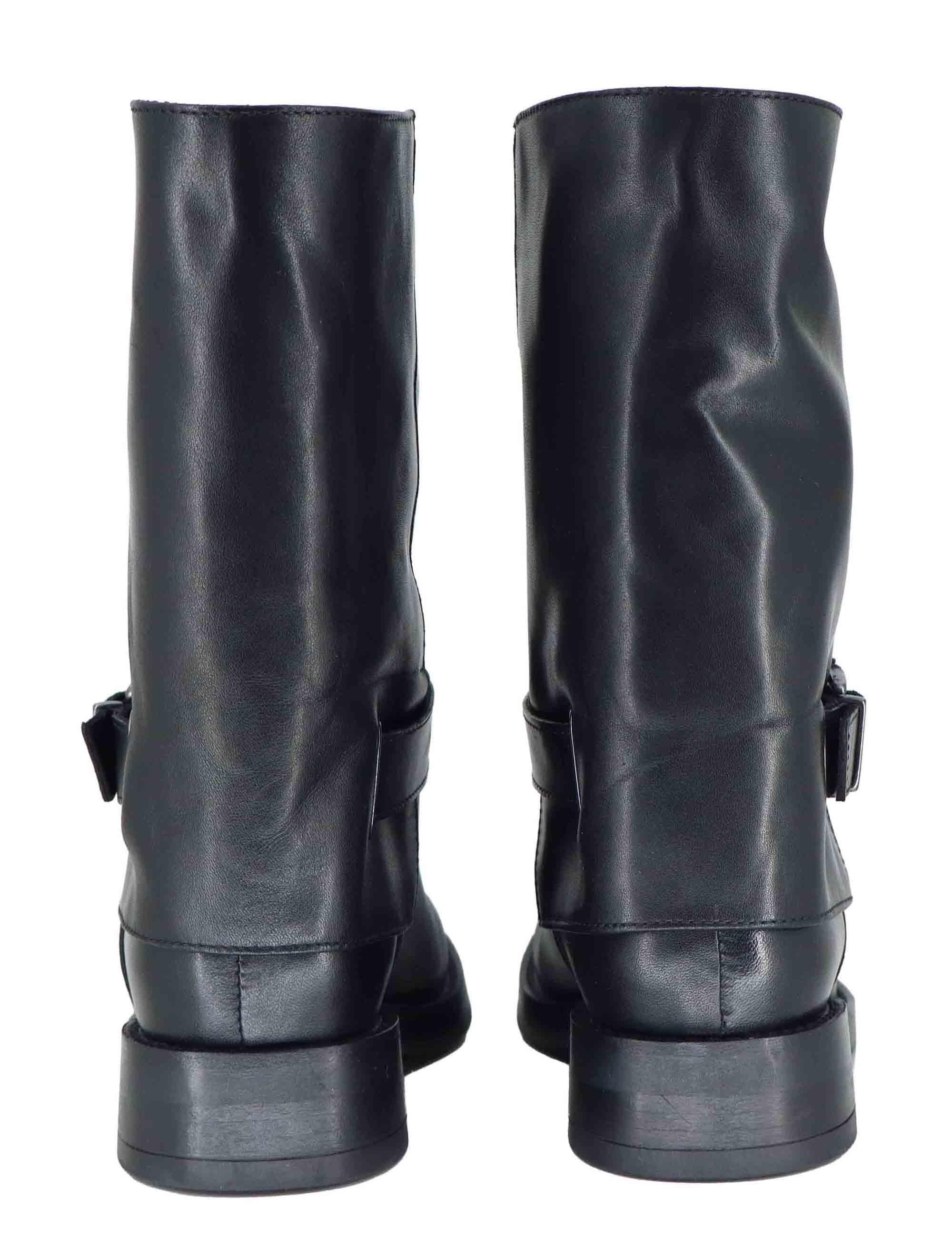 Stivaletti donna in pelle nera con ghetta e cinturino con tacco basso SP108 001 Spatarella 