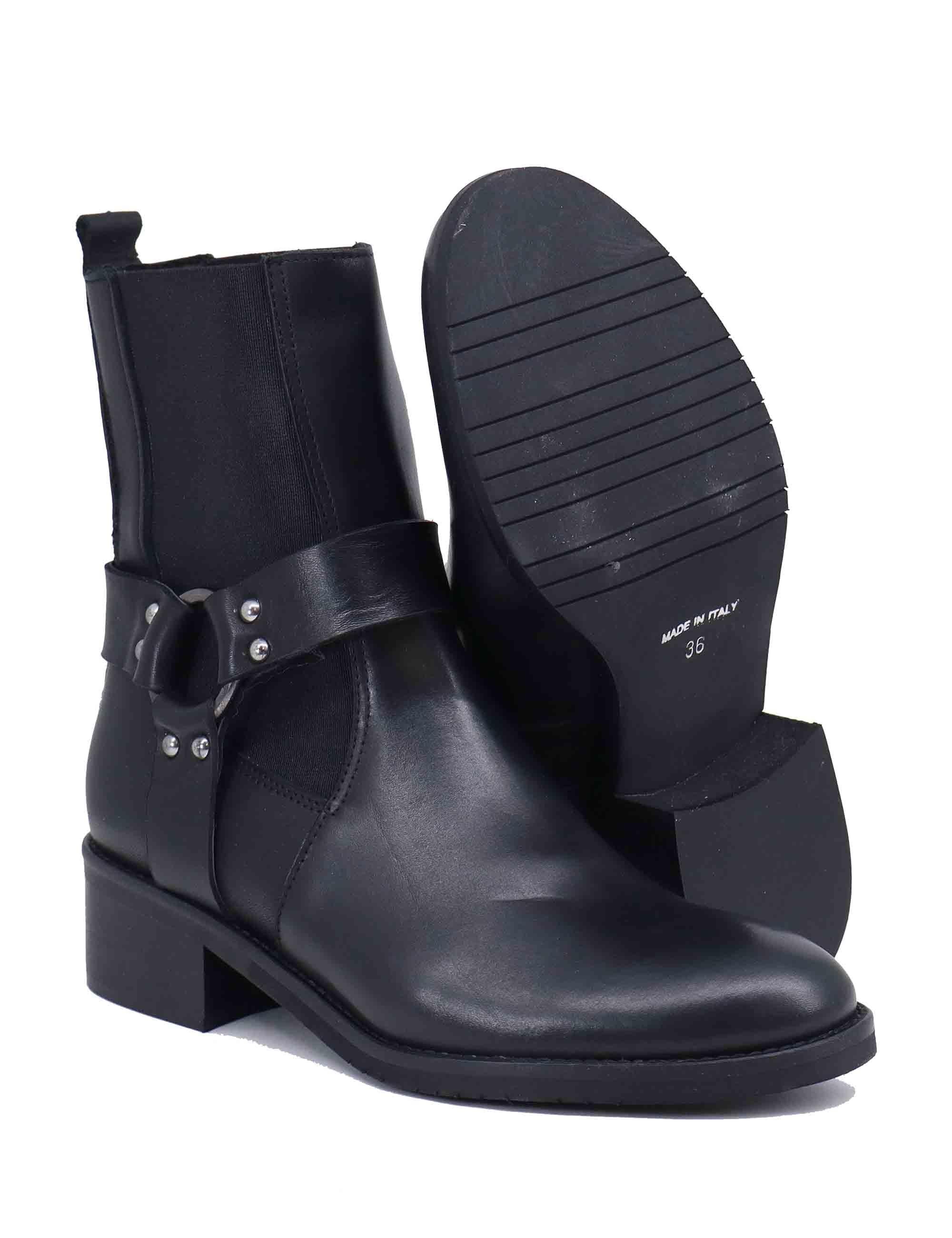 Stivaletti texani donna in pelle nera con borchie SPTRPR5005 001 Spatarella 