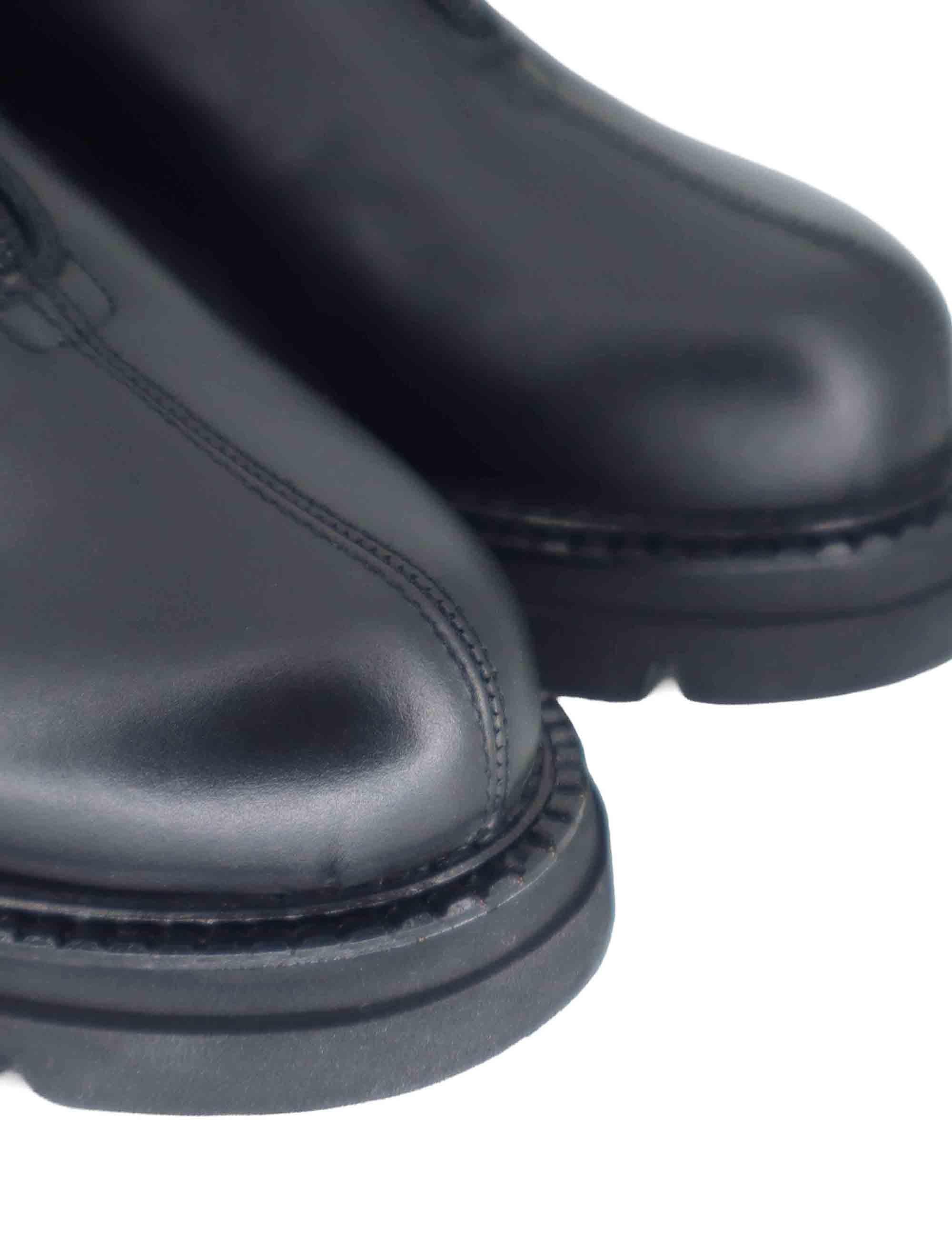 Stivaletti anfibi donna in pelle nera con zip frontale e suola in gomma SP56399 001 Spatarella 