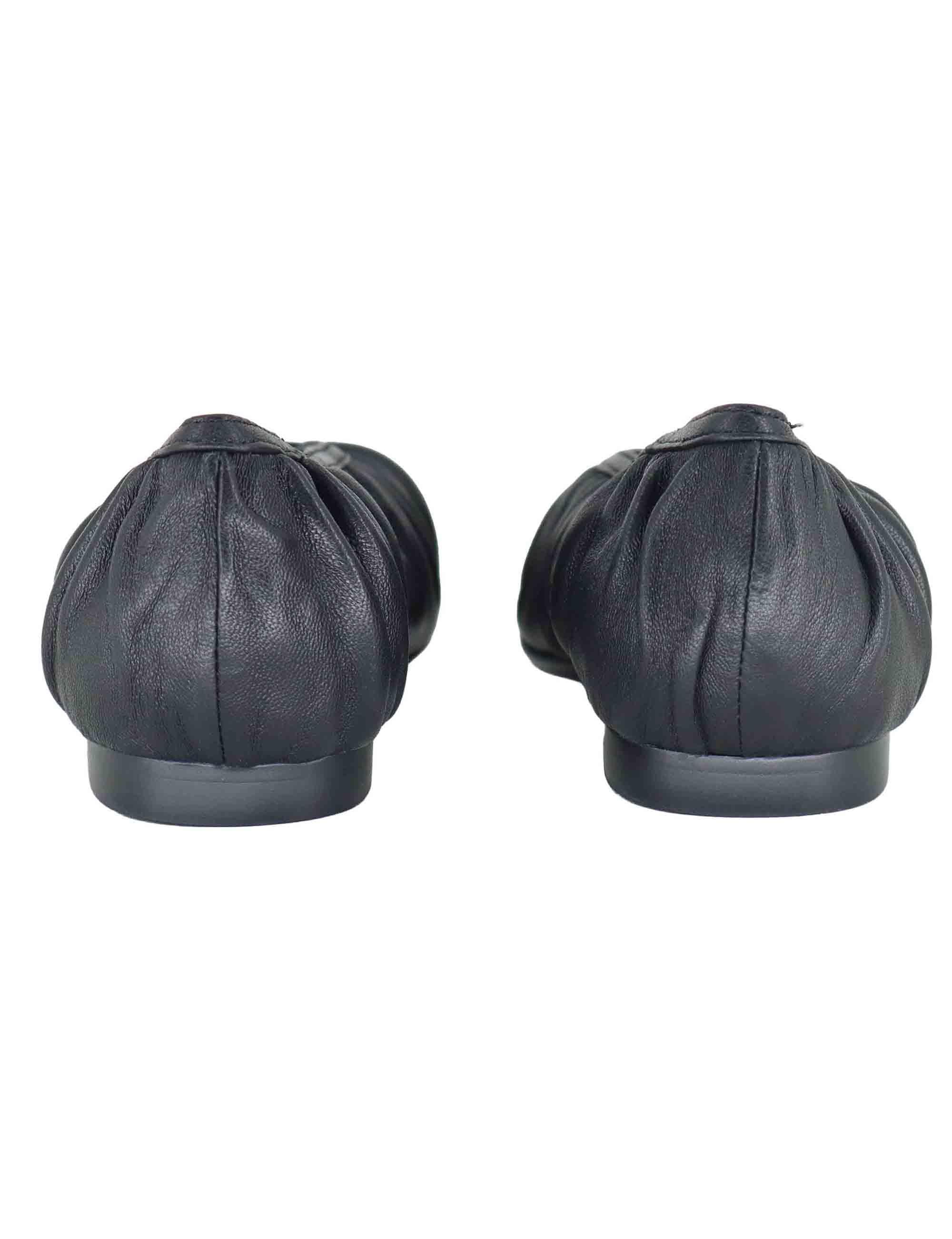 Ballerine donna in pelle nera plissè con tacco basso e punta tonda 595Z10VK 03 Bibi Lou 