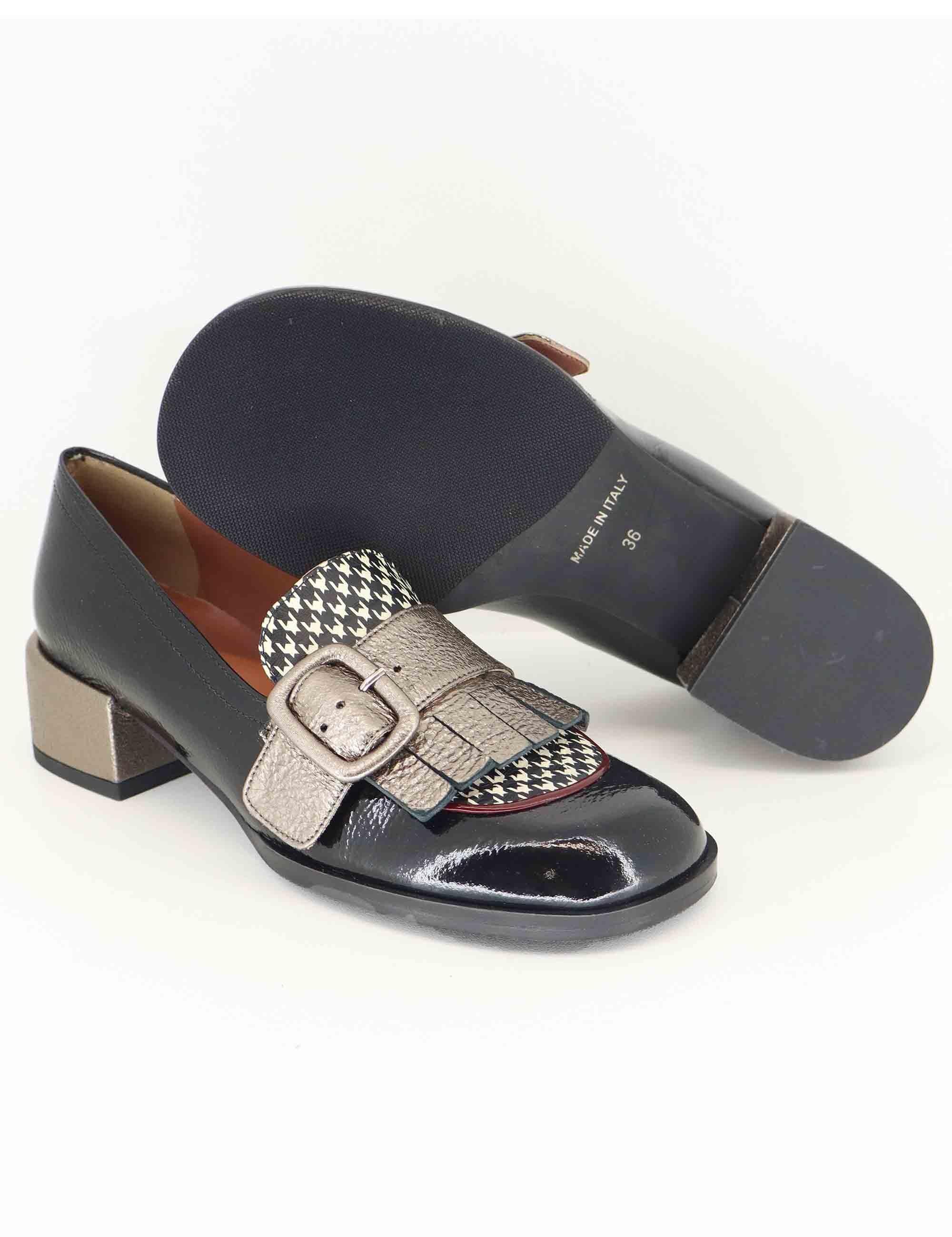 Mocassini donna in vernice nera e pelle laminata oro con frange 9527GL 001 Les Venues 