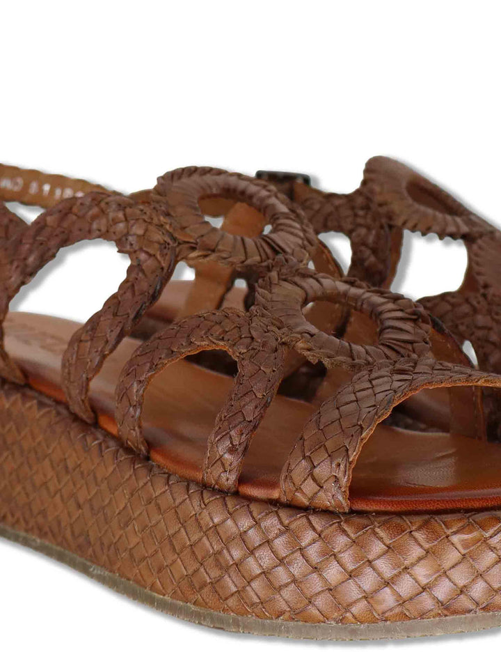 Sandali donna in pelle intrecciata cuoio con zeppa e cinturino posteriore WD511R04 500053 Vueva 