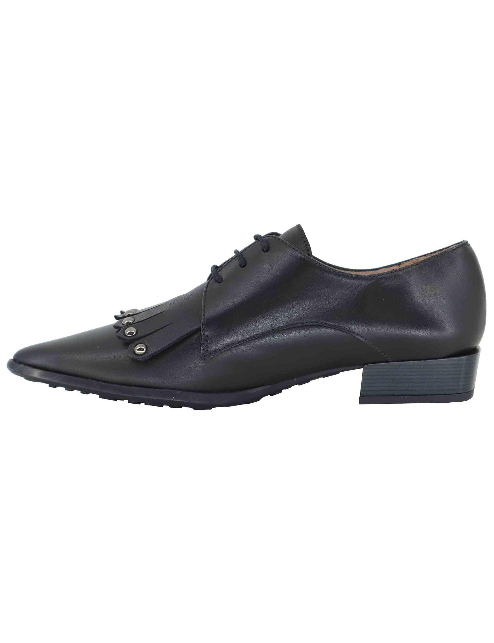 Stringate donna in pelle nera con frange e tecco basso HI254263 C002 Hispanitas 