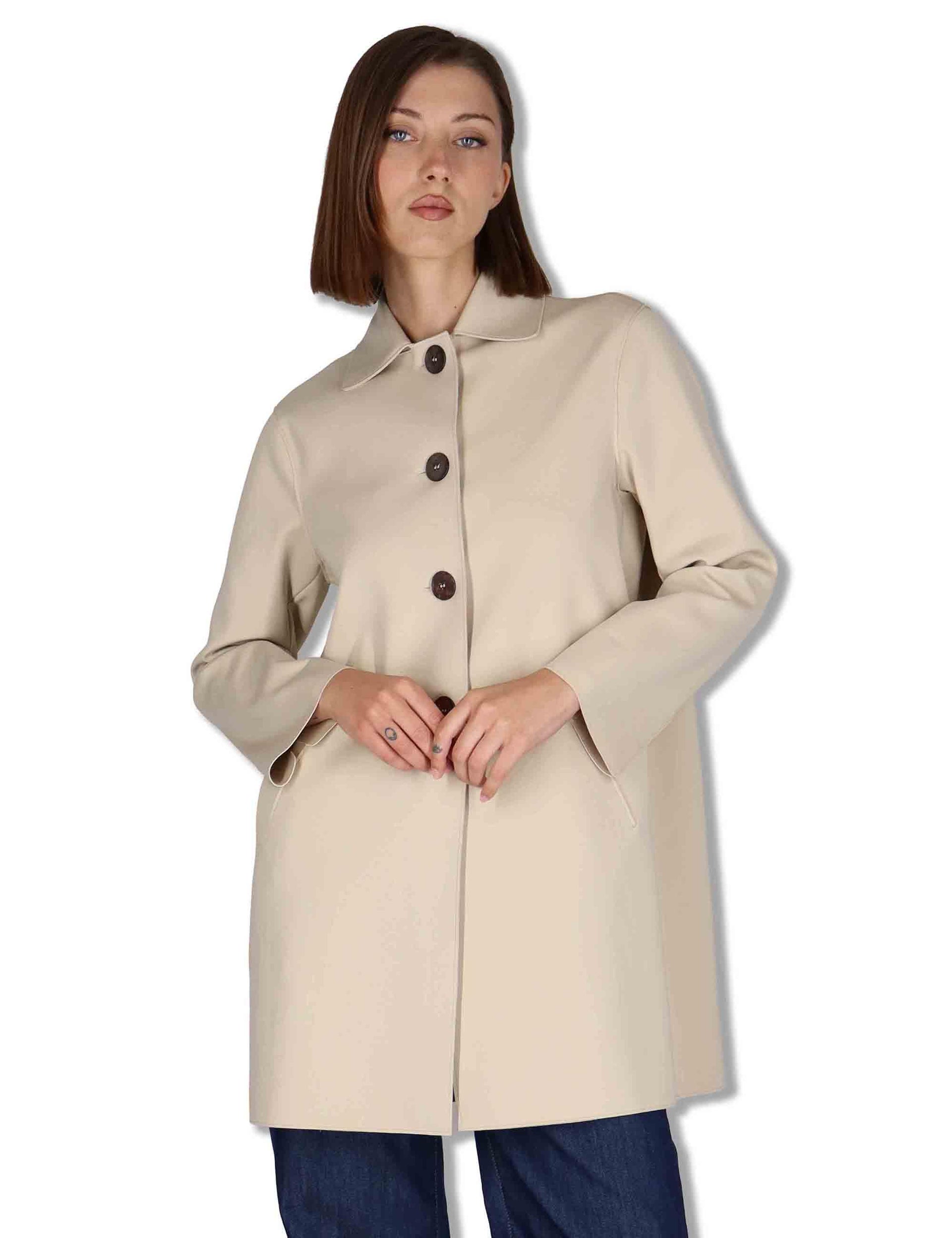 Spolverino donna in tessuto beige monopetto con bottoni in osso 50260003 031 Ewooluzione 