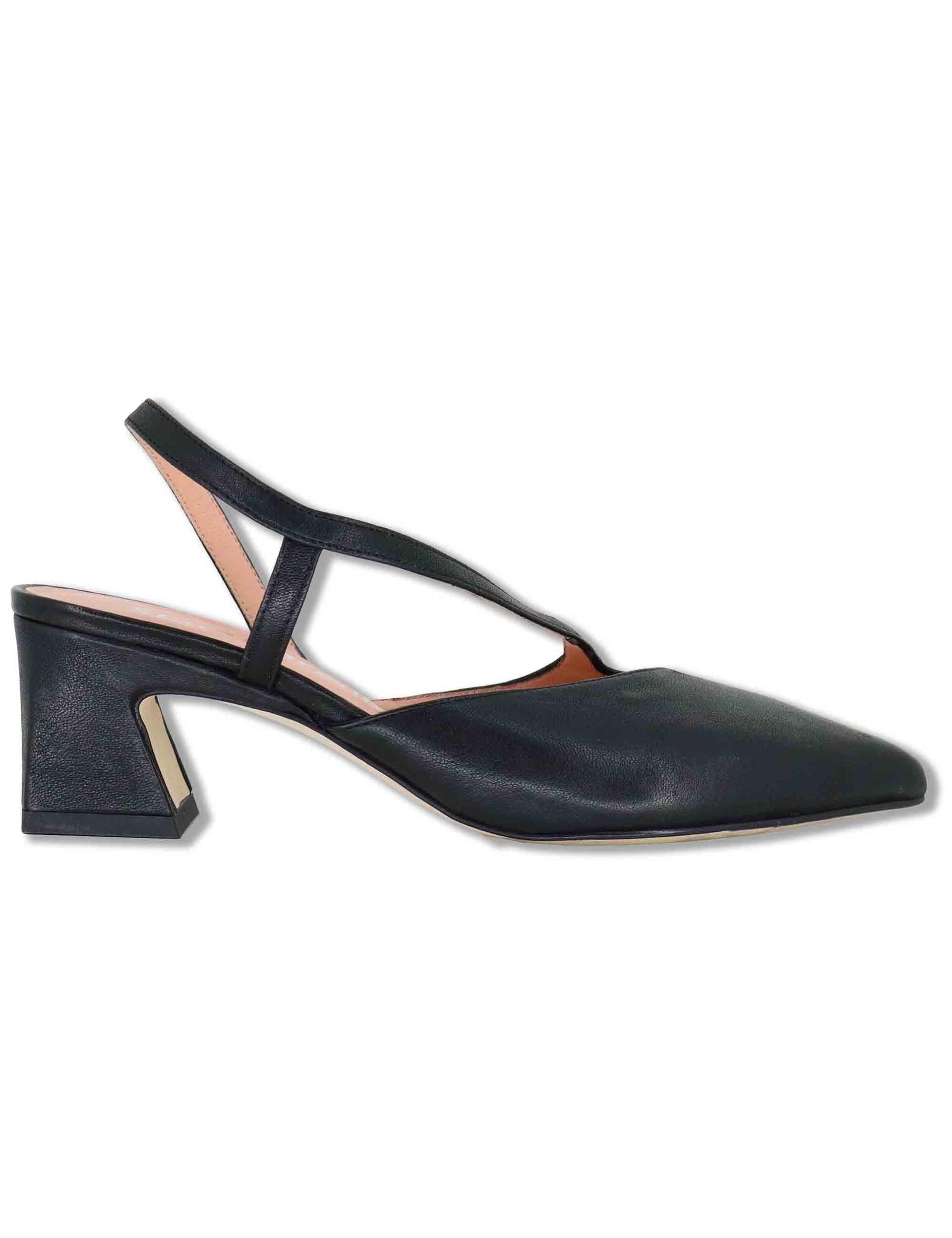 Décolleté slingback donna in pelle nera con cinturino obliquo e tacco 5cm SP2543 001 Spatarella 