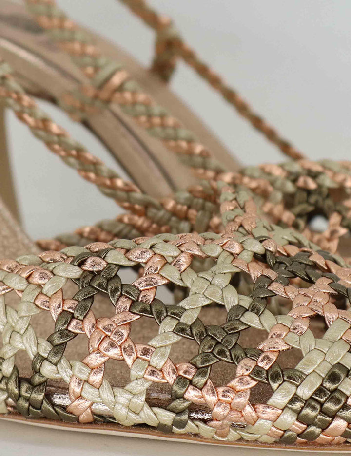 Sandali donna in pelle intrecciata oro con punta chiusa e tacco alto CH1767/RT CV400 L'Arianna 