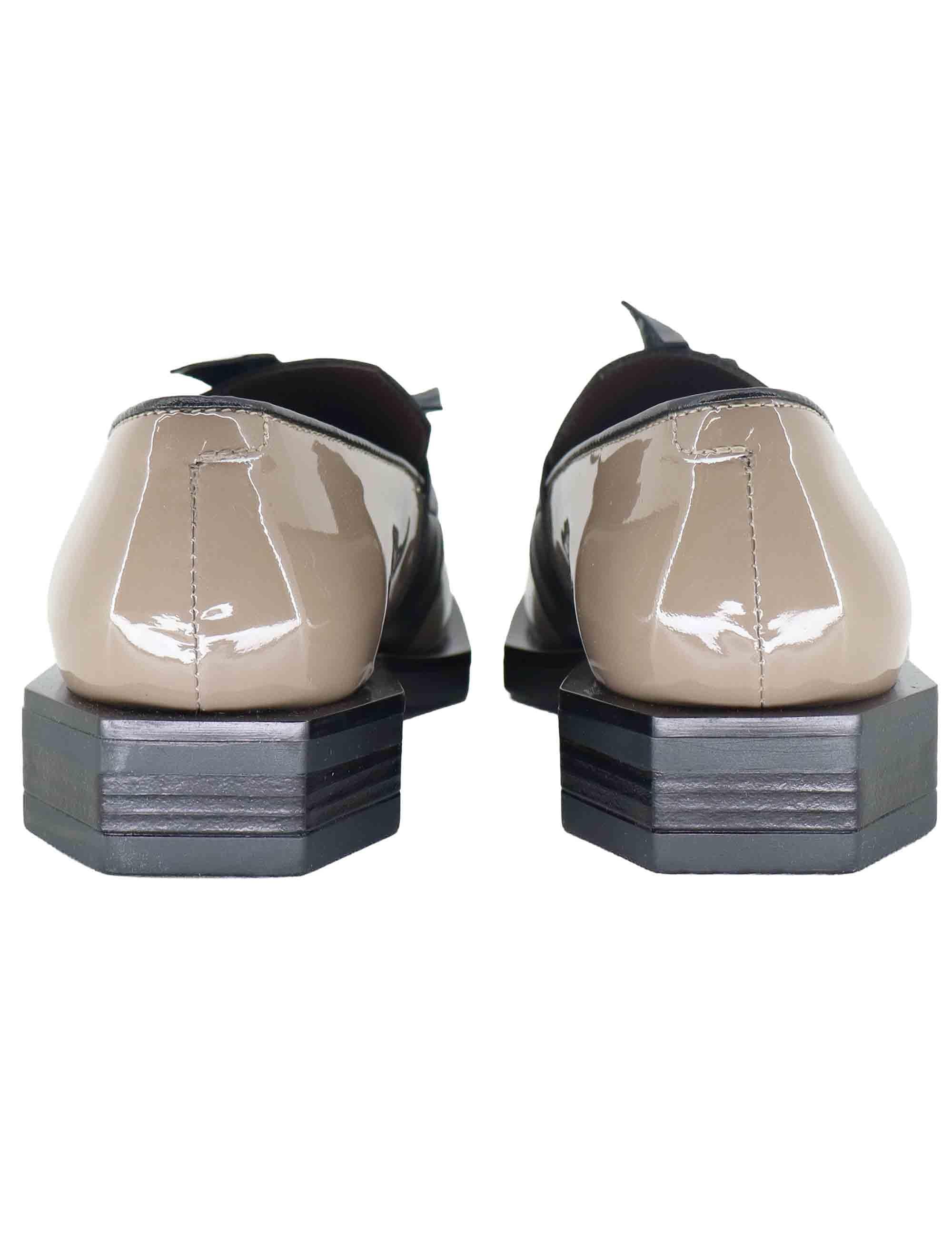 Mocassini donna in vernice taupe tacco basso G23 1 Le Bohemien 