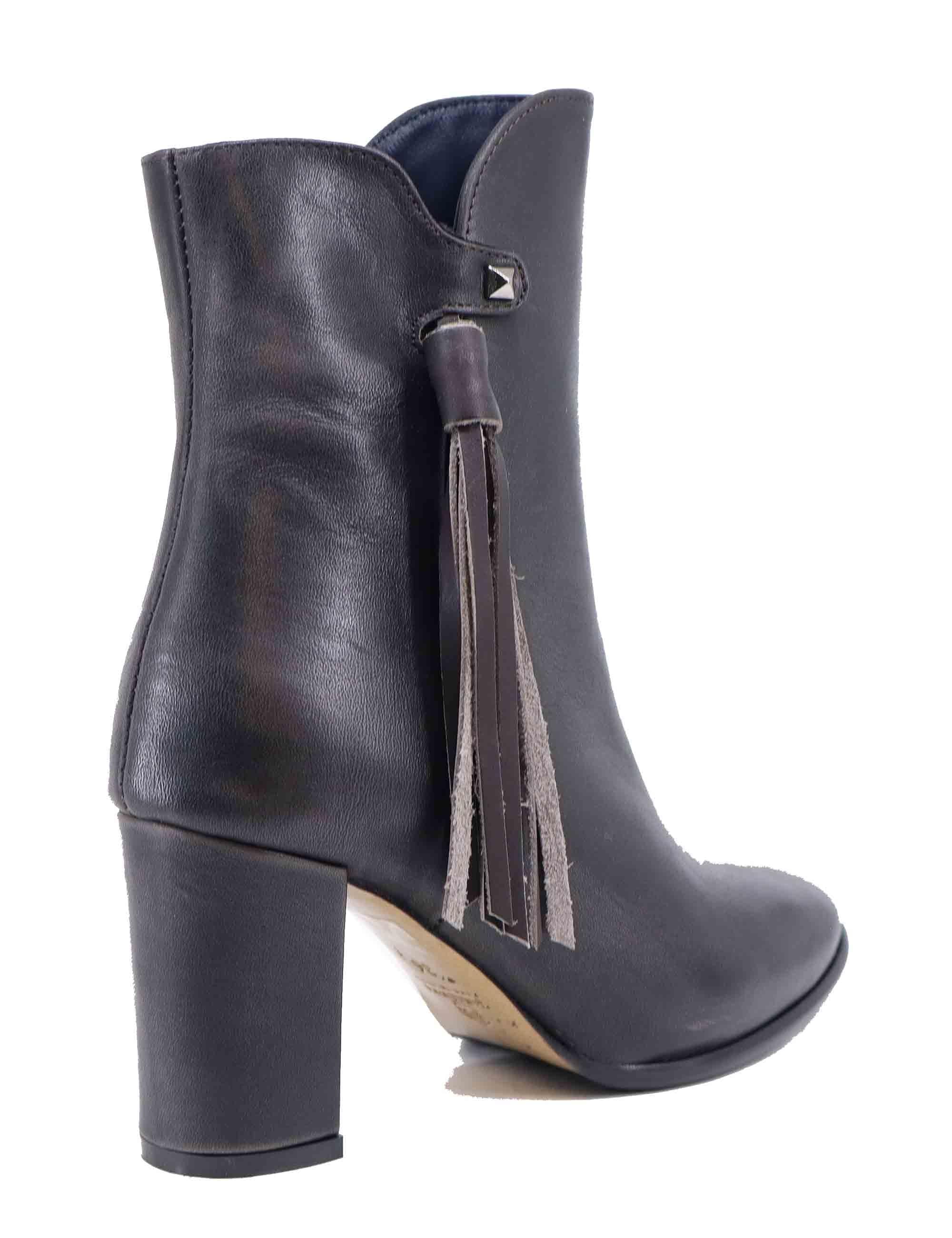 Stivaletti donna in pelle grigia con nappine laterali TR2443/G 029 L'Arianna 