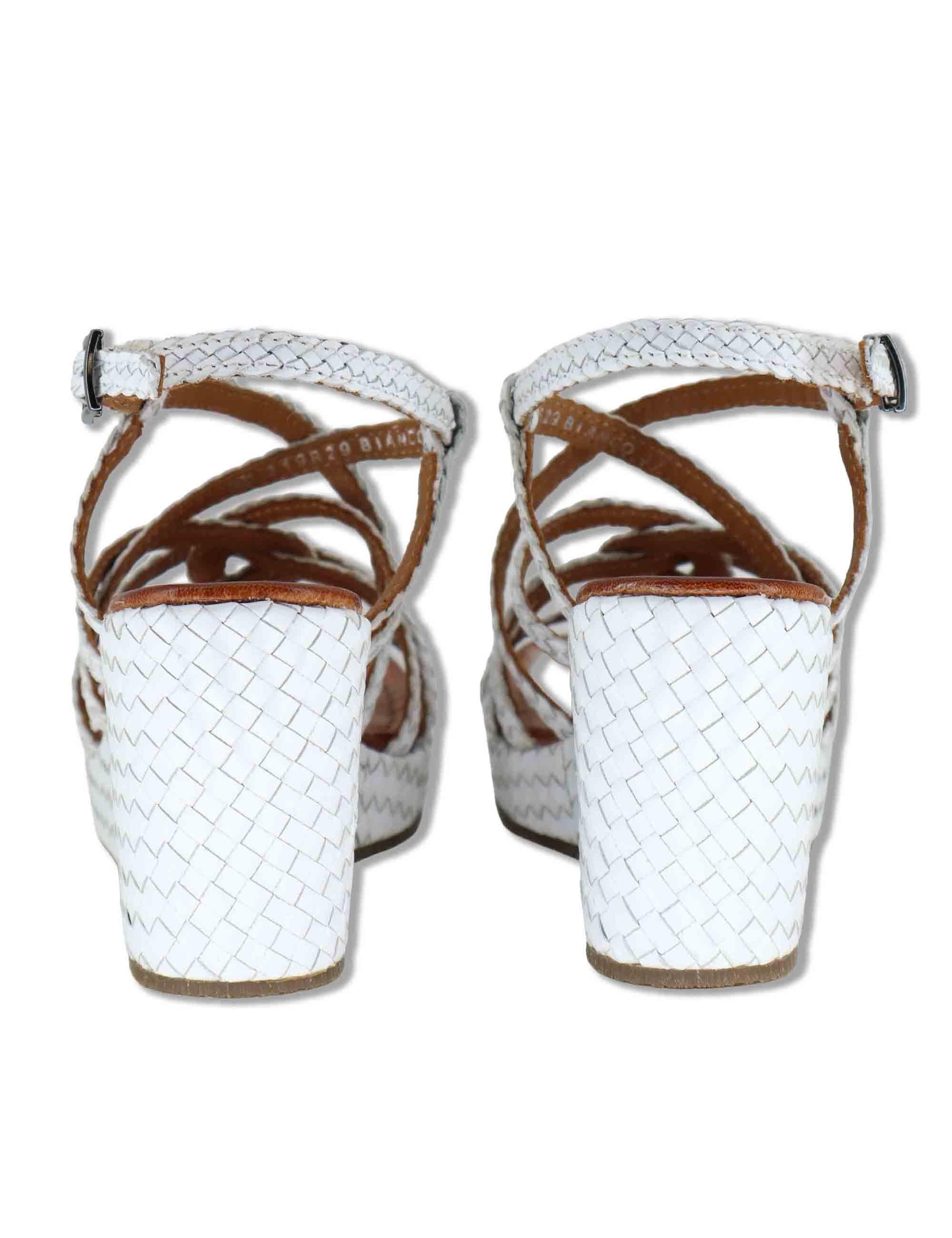 Sandali donna in pelle intrecciata bianca con zeppa alta WD319R29 500051 Vueva 