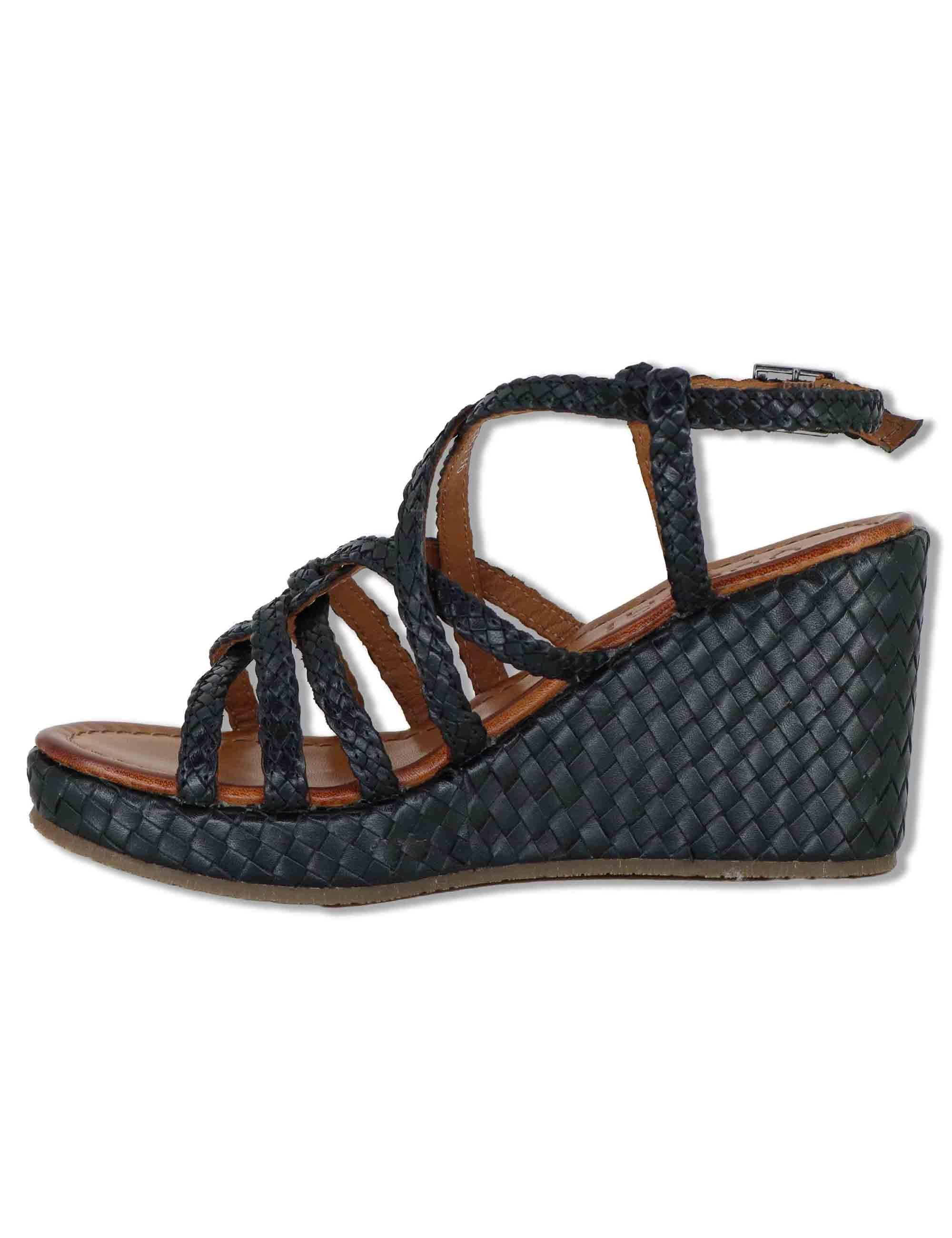 Sandali donna in pelle intrecciata nera con zeppa alta WD319R29 500007 Vueva 
