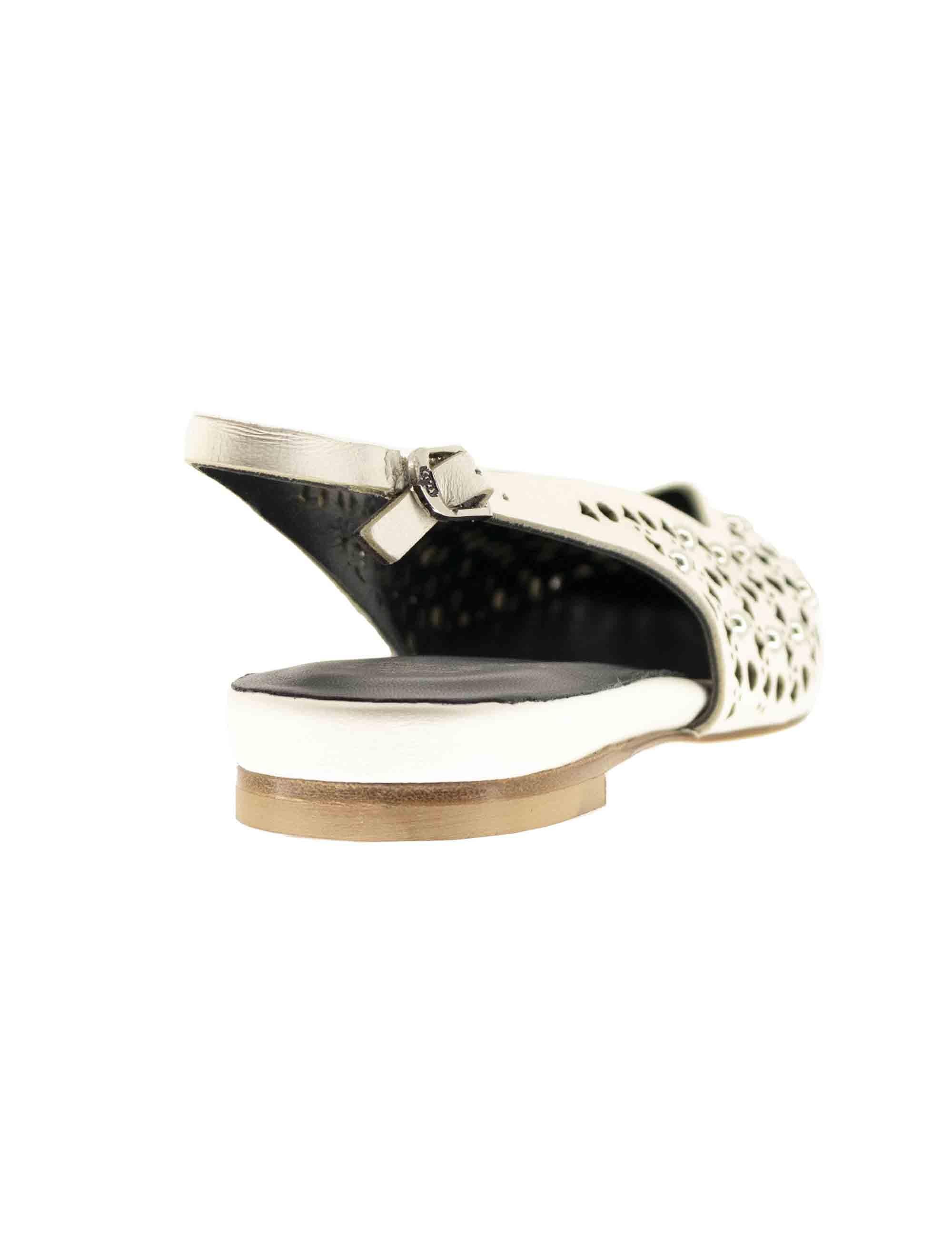 Slingback donna in pelle off white con borchie tacco basso CH2524 003 L'Arianna 