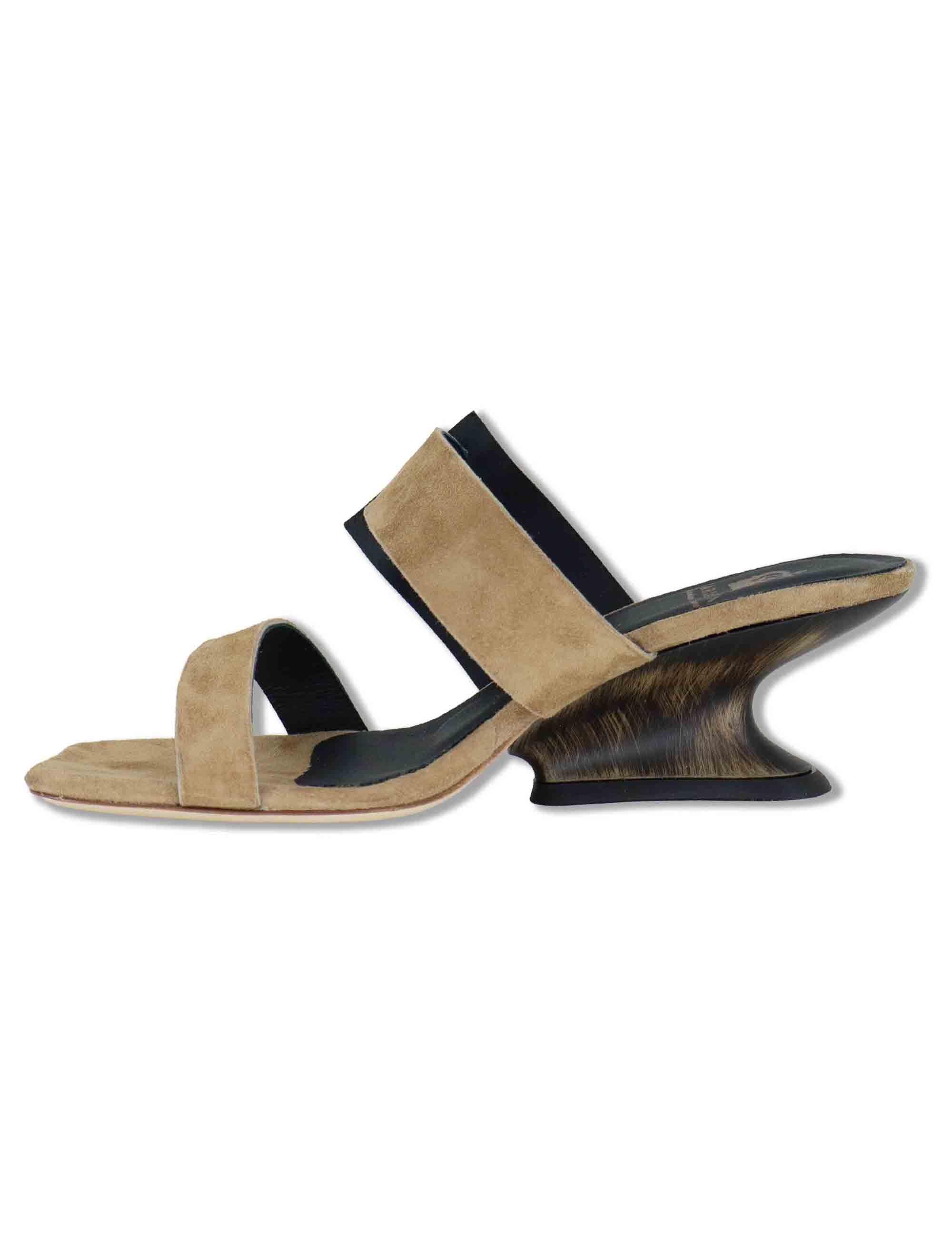 Sandali donna in camoscio taupe con doppia fascia e zeppa bassa DS2679/Z 032 L'Arianna 