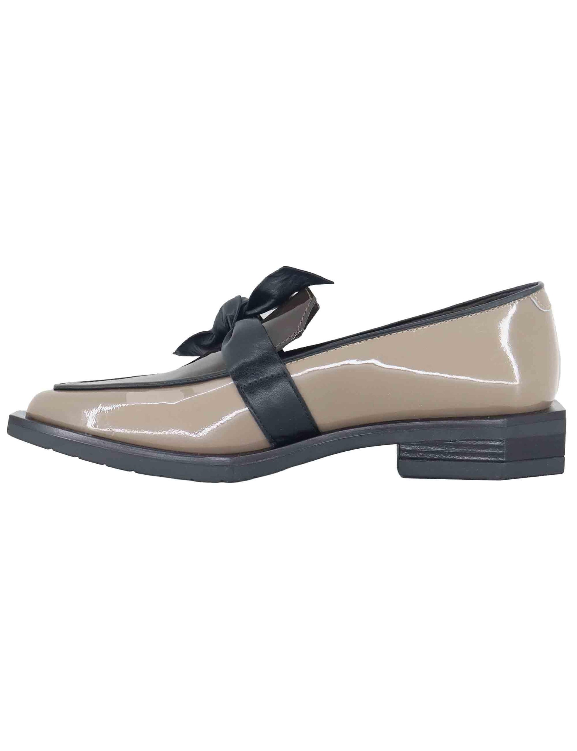 Mocassini donna in vernice taupe tacco basso G23 1 Le Bohemien 