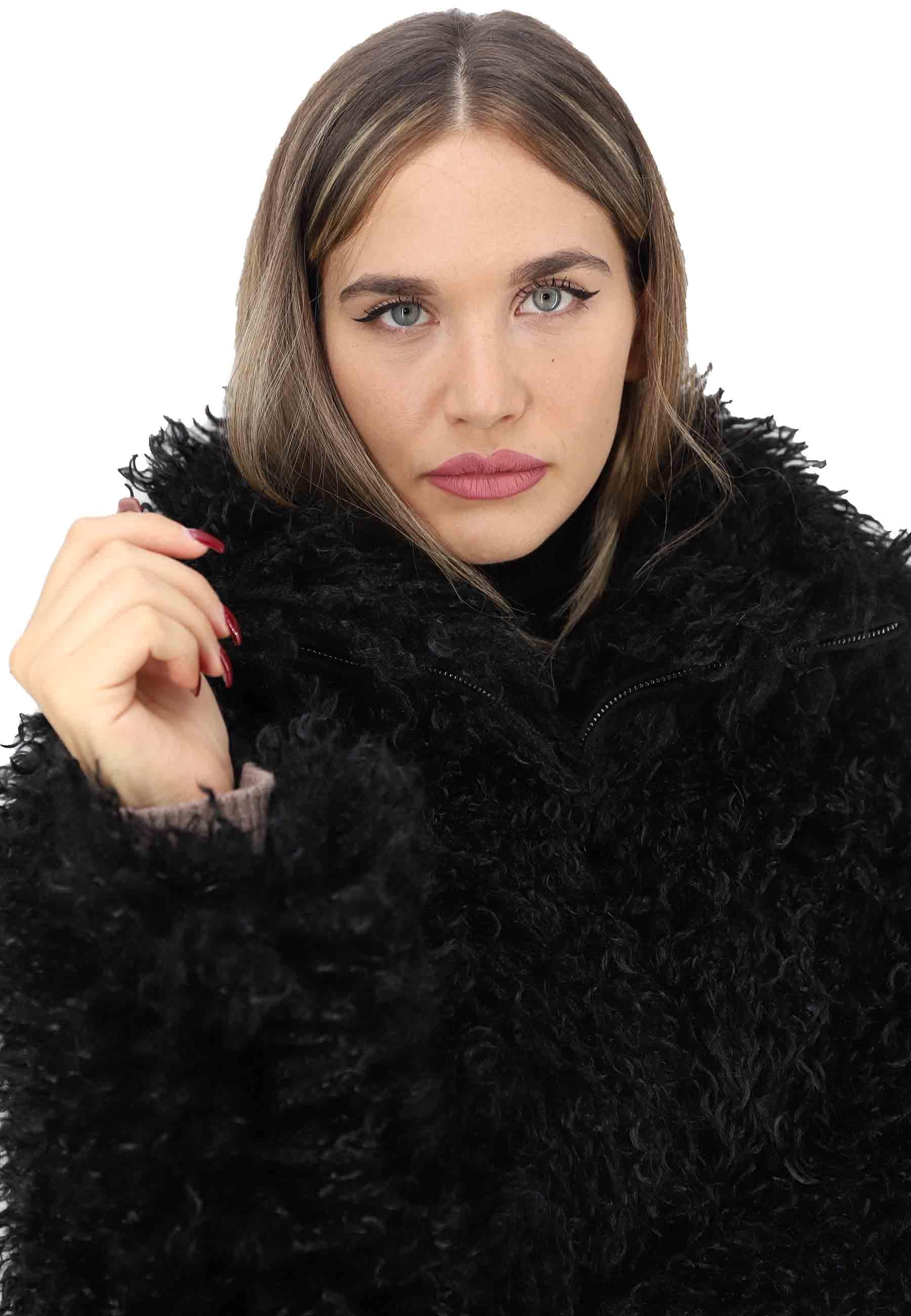 Giubbini corti donna in eco pelliccia nera SP23266 001 Spatarella 