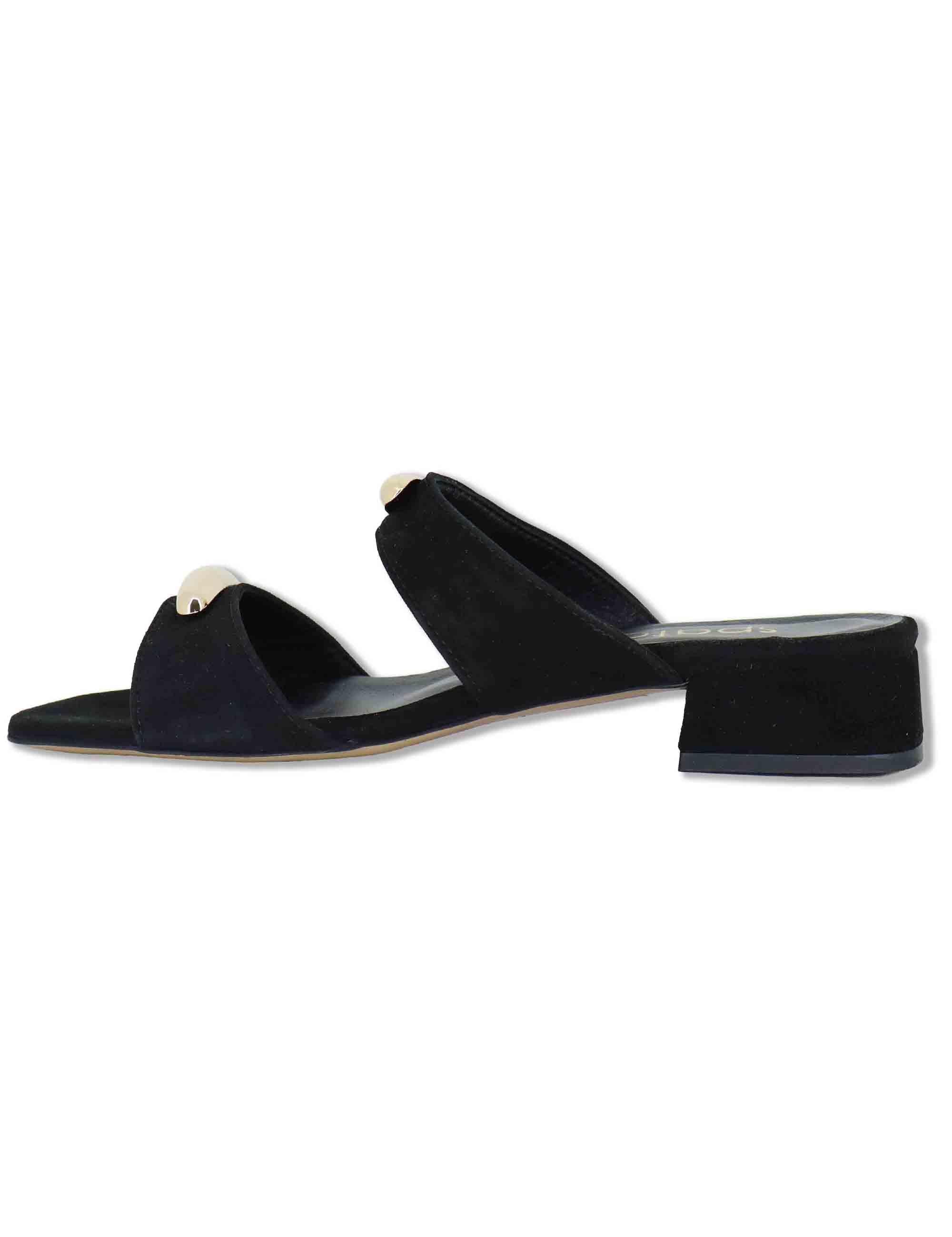 Sandali donna in camoscio nero doppia fascia con accessori e tacco basso SP261528 001 Spatarella 