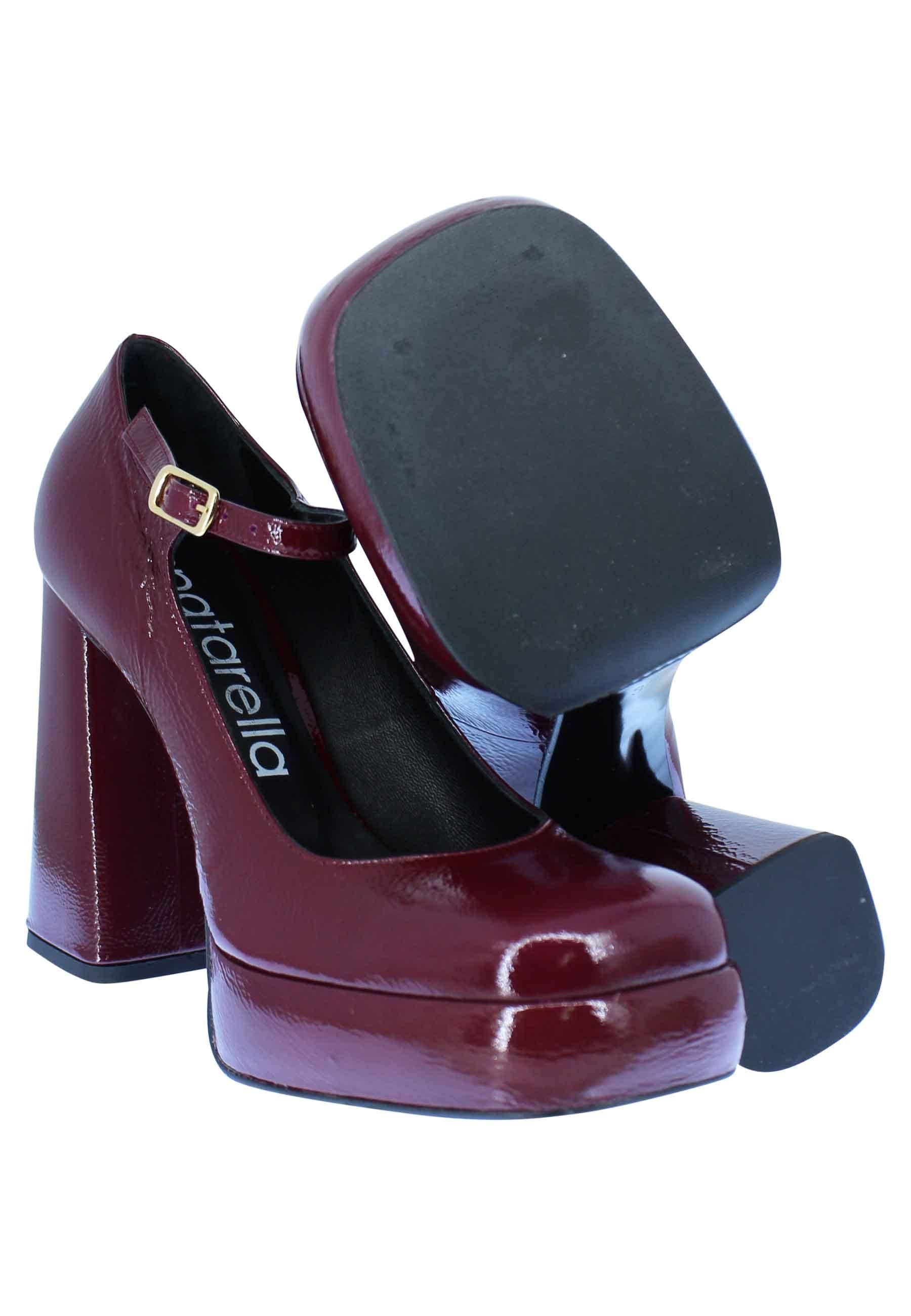 Décolleté in vernice prugna tacco alto e plateau con cinturino sul collo piede SR555 037 Spatarella 