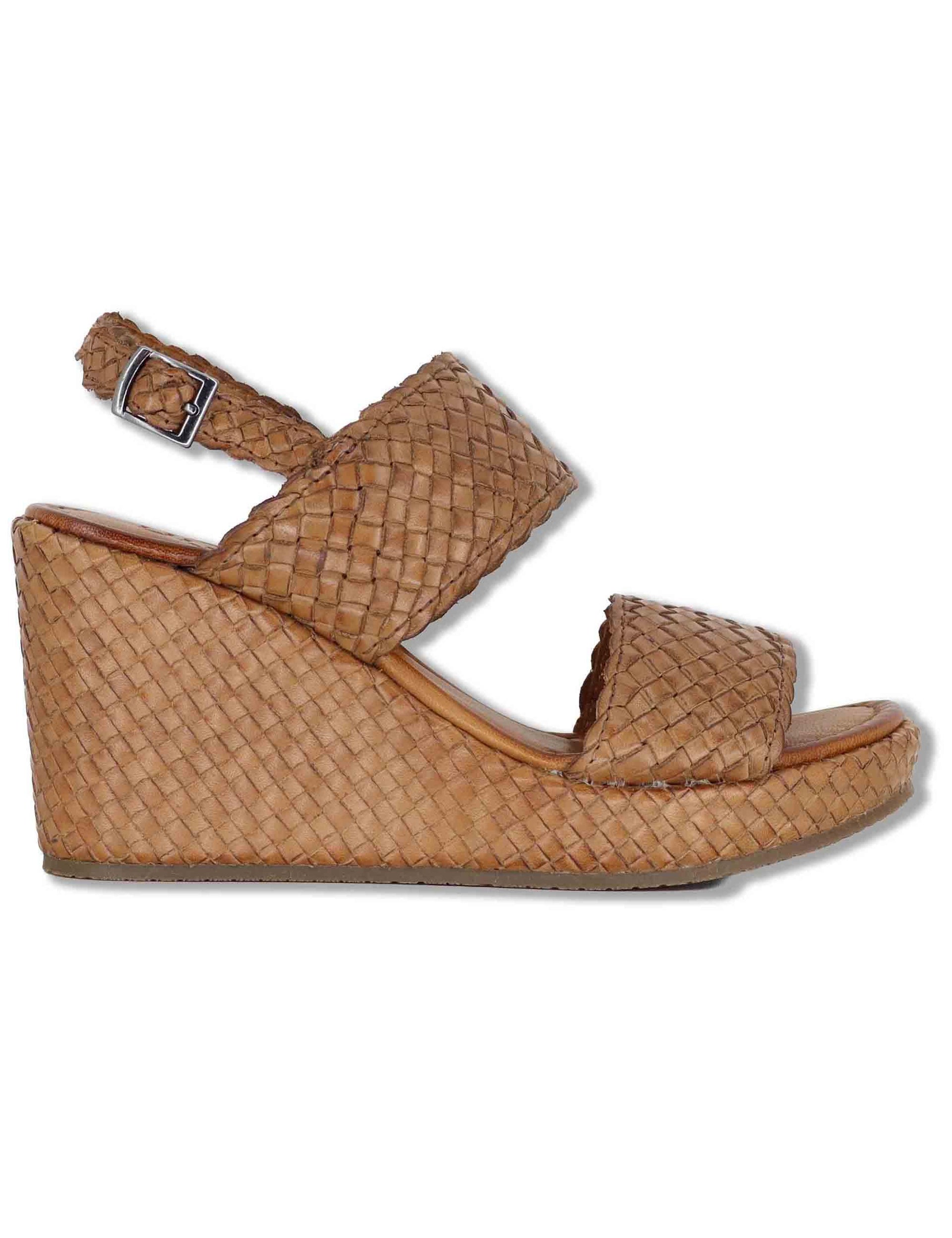 Sandali donna slingback in pelle intrecciata cuoio con zeppa alta WD319R13MI 500008 Vueva 