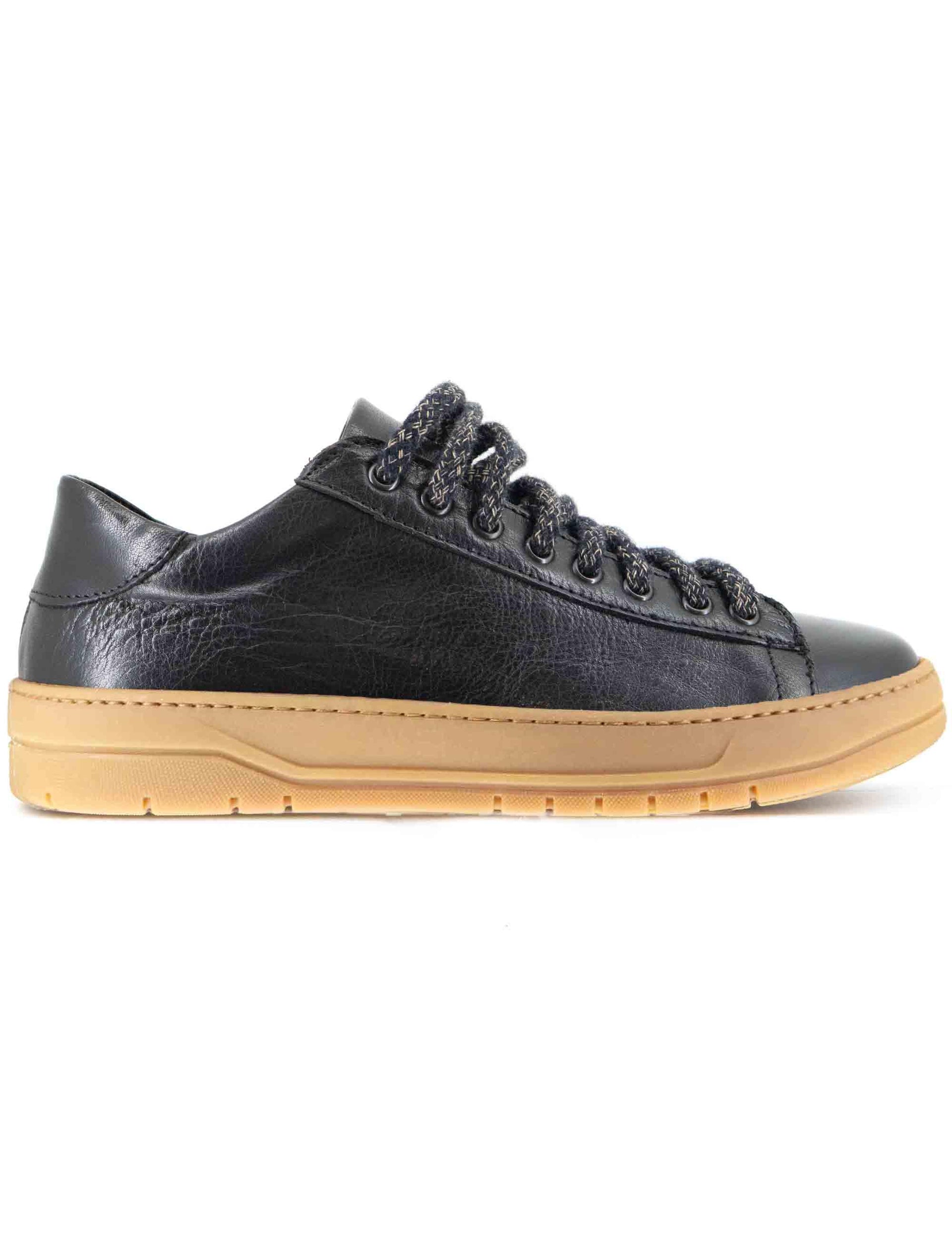 Sneakers uomo in pelle nera con suola in gomma cucita ambra SP0622 001 Spatarella 