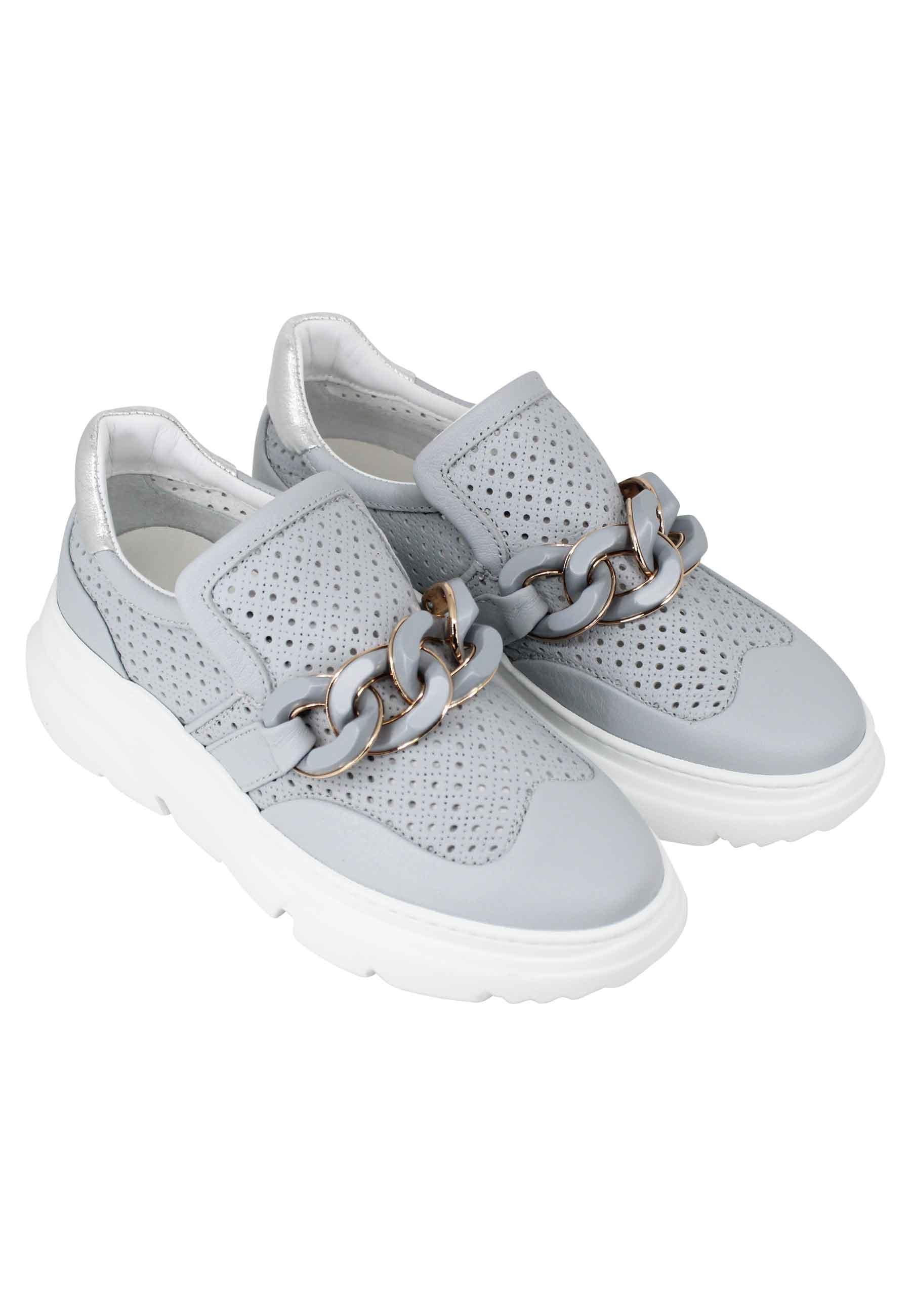 Sneakers donna in pelle celeste forata con catena tono su tono LAILA PSMCLO Stokton 