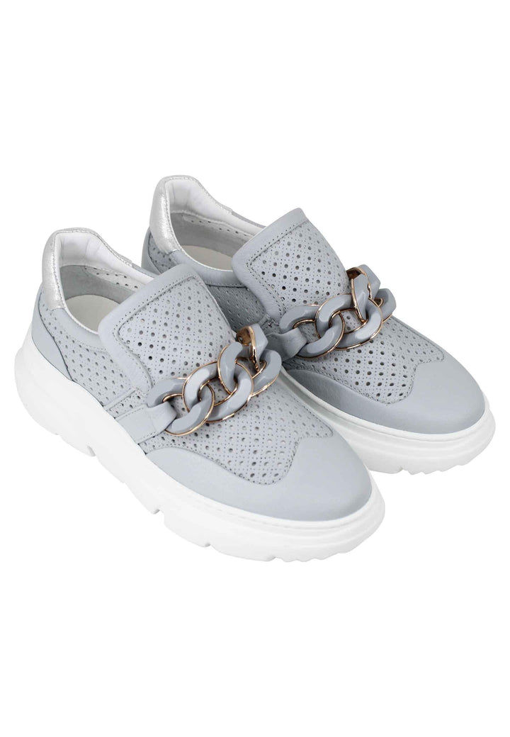 Sneakers donna in pelle celeste forata con catena tono su tono LAILA PSMCLO Stokton 