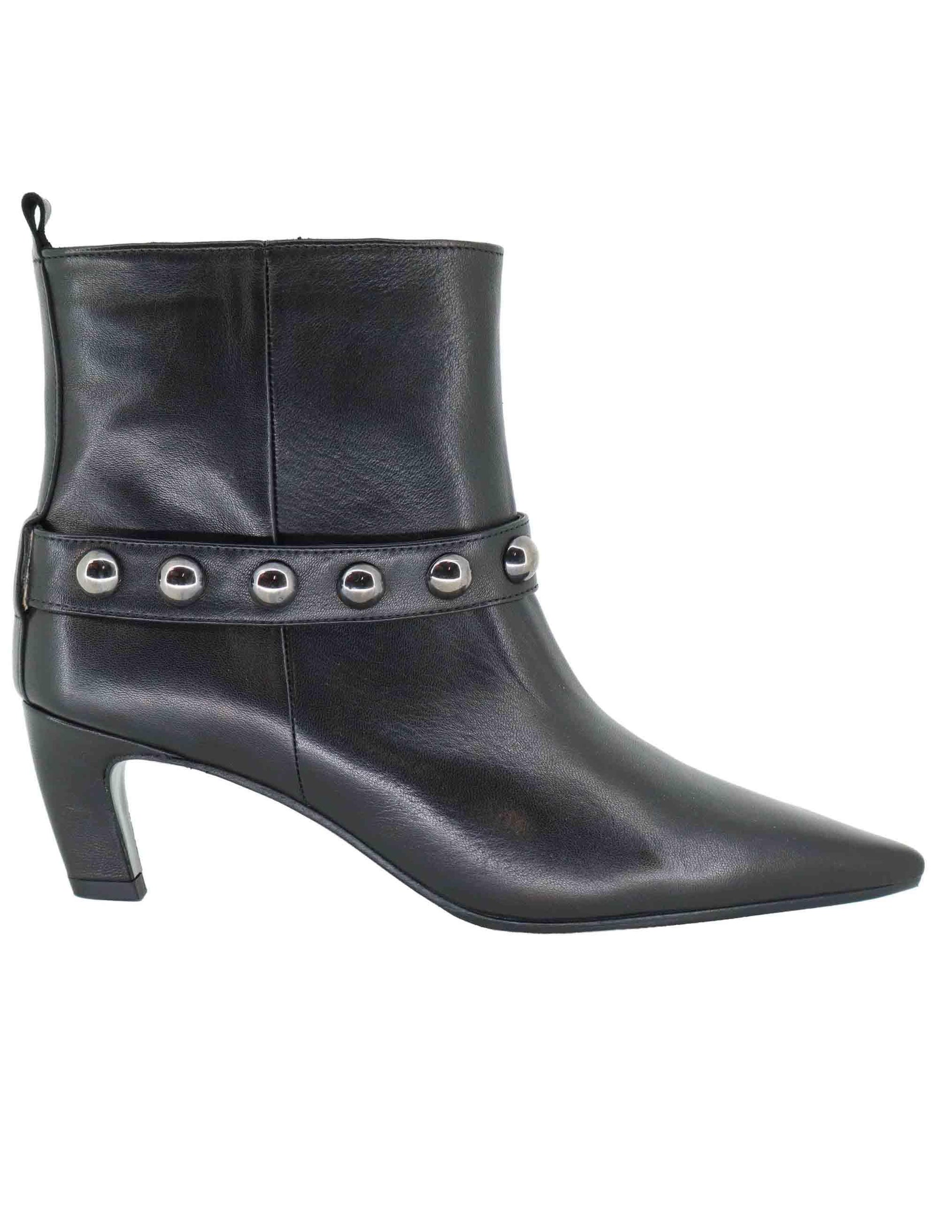 Stivaletti donna in pelle nera con cavigliera borchiata C461B 001 Les Venues 