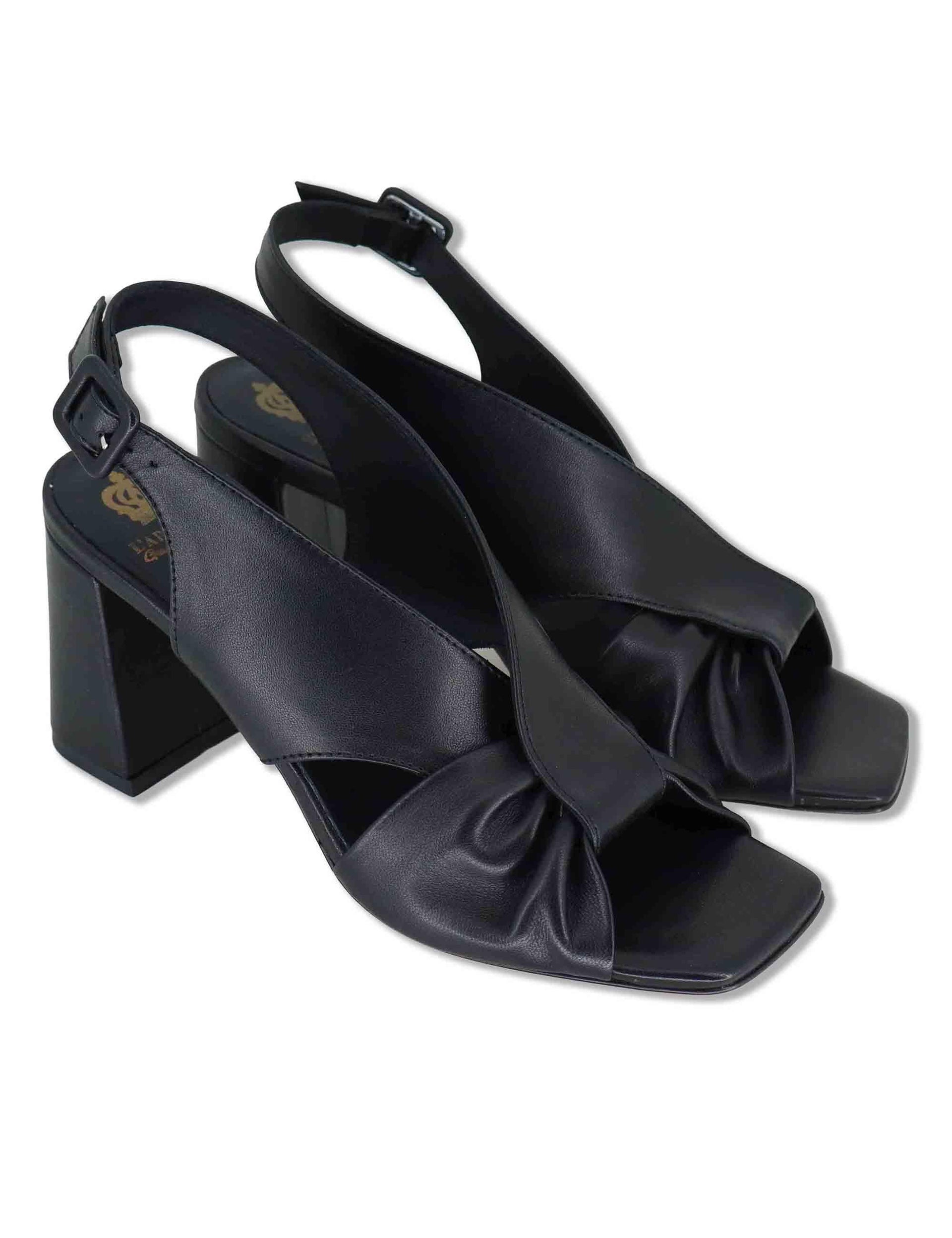 Sandali donna slingback in pelle nera con punta quadra e tacco grosso DS2674/G 001 L'Arianna 