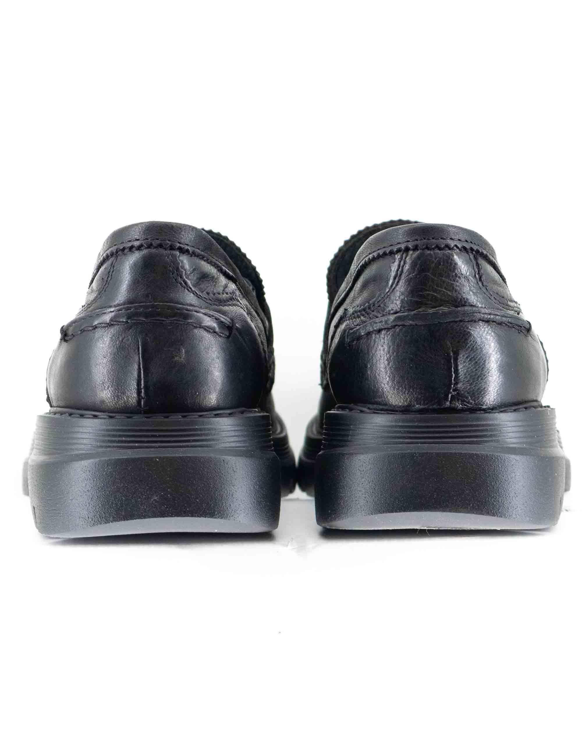 Mocassini uomo in pelle nera con suola alta in gomma antiscivolo SP1057 001 Spatarella 