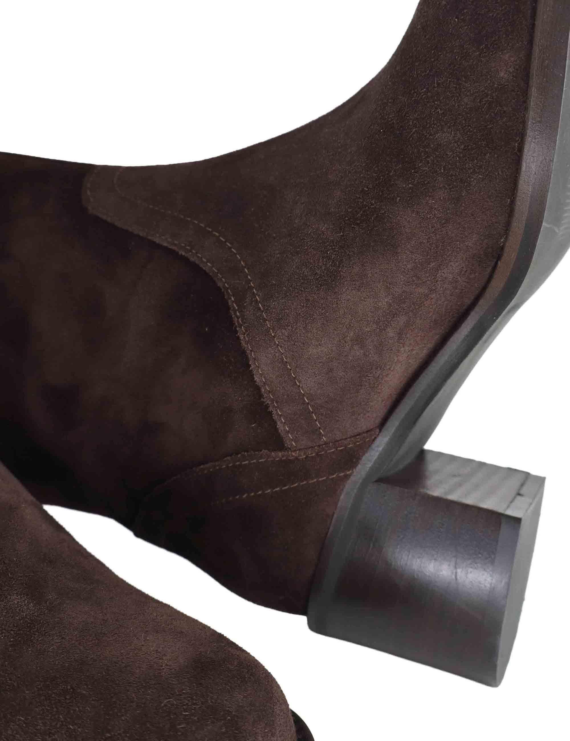 Stivali donna a tubo in camoscio marrone con tacco medio D306 014 Les Venues 