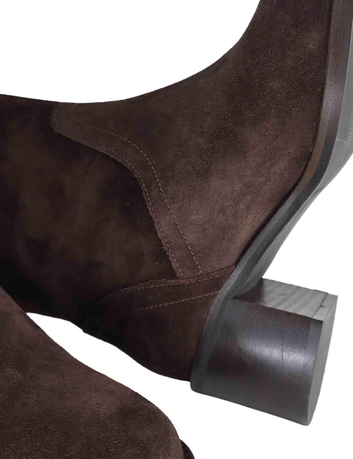 Stivali donna a tubo in camoscio marrone con tacco medio D306 014 Les Venues 