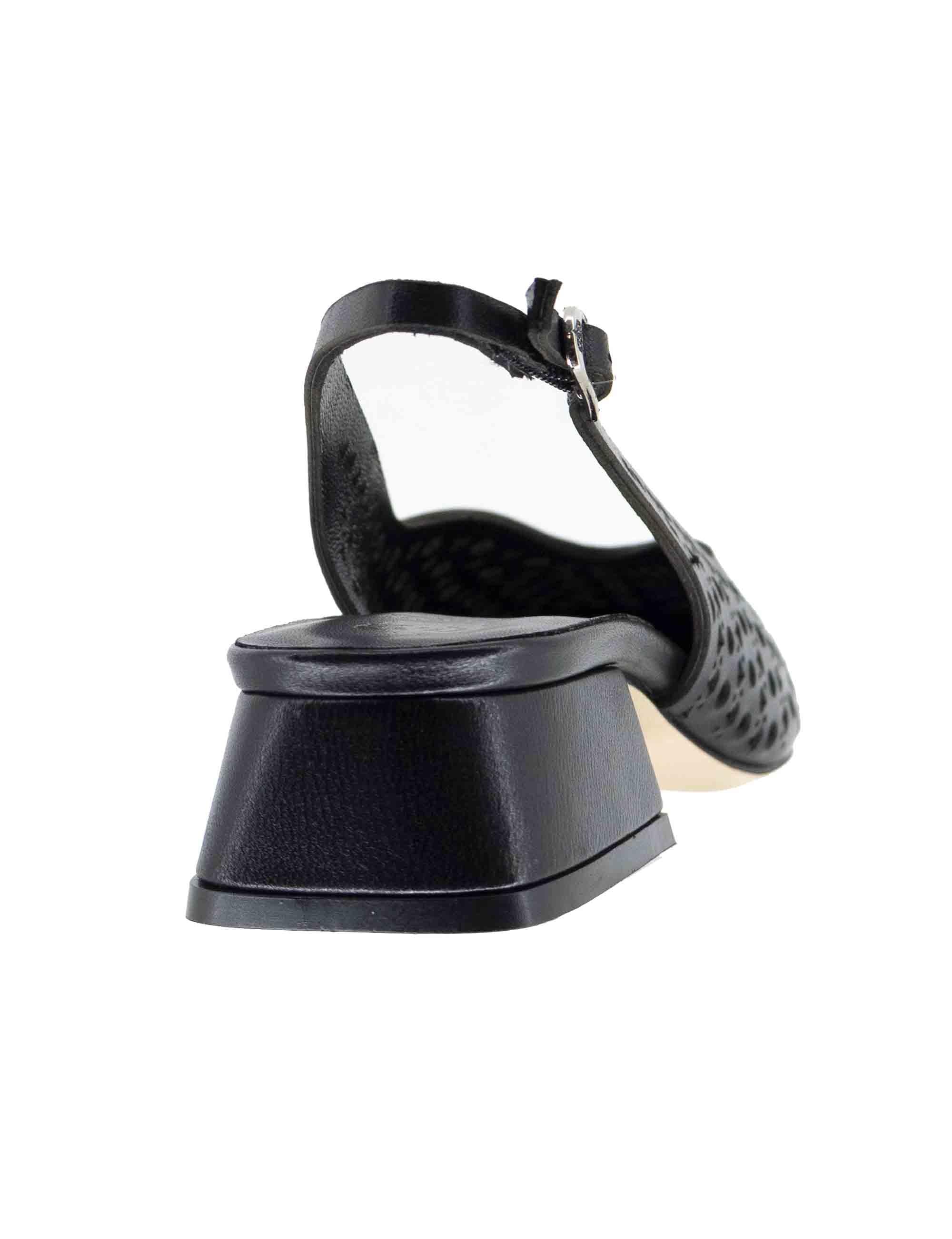 Slingback donna in pelle nera forata CH2525/G 001 L'Arianna 